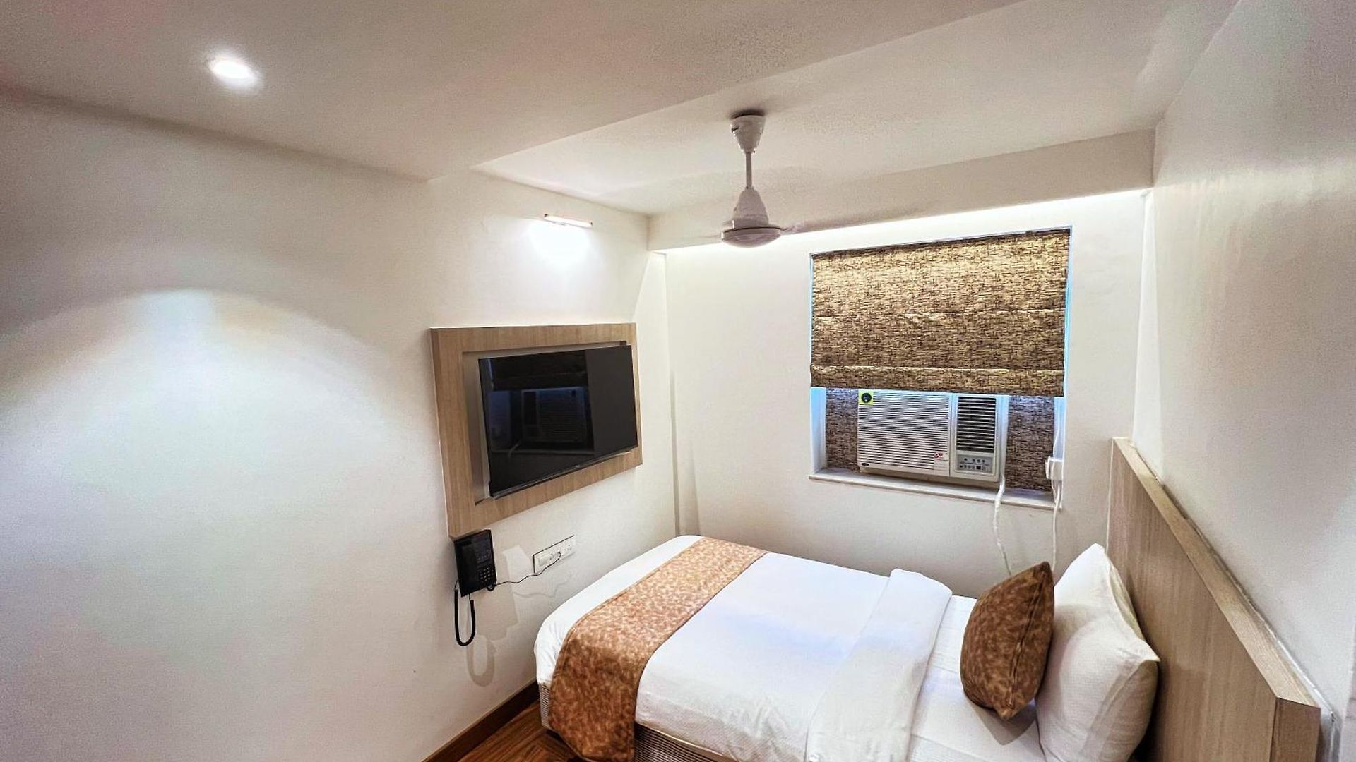 White House By Maxxvalue Service Bandra * Mumbai