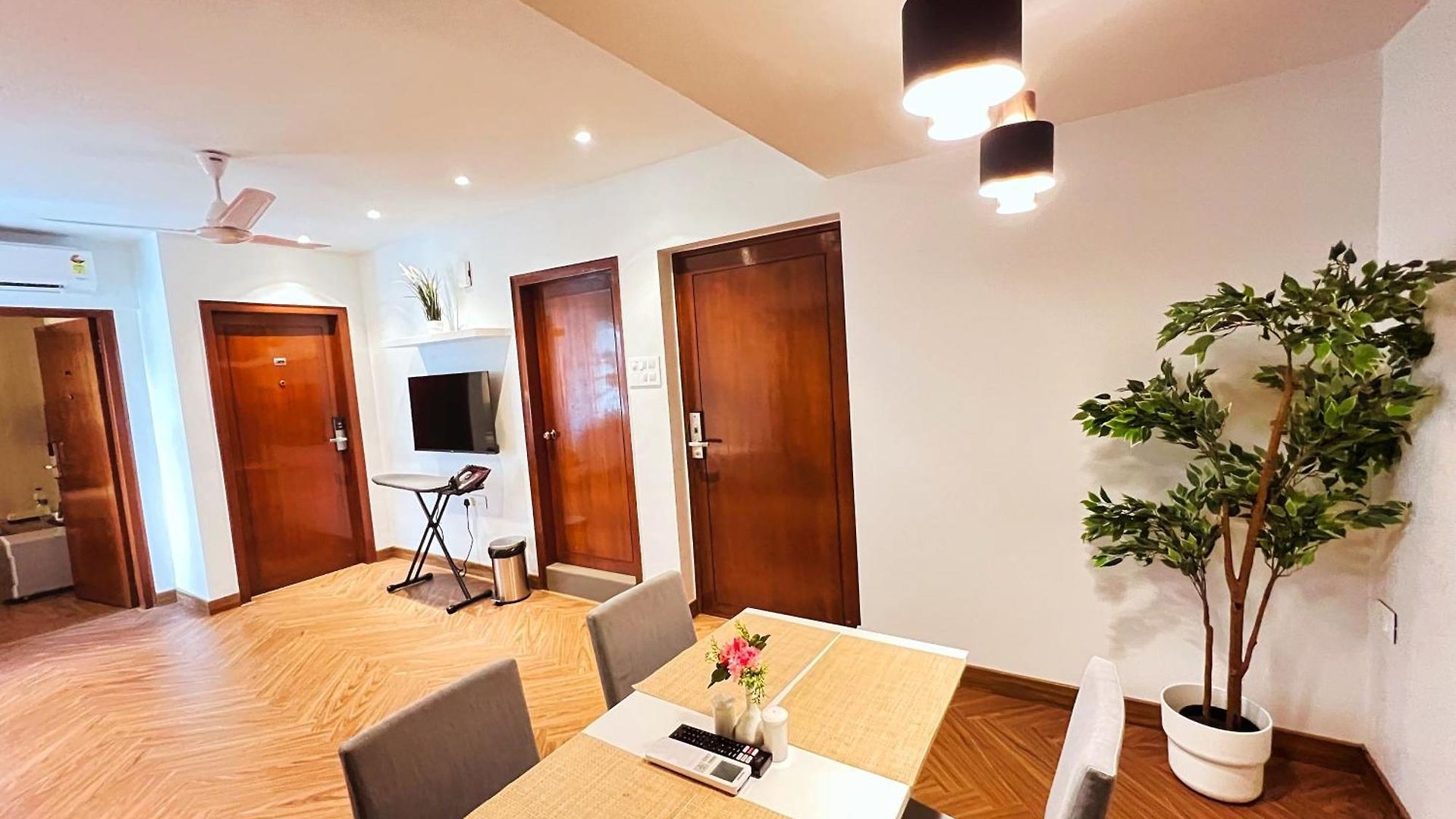 White House By Maxxvalue Service Bandra Apartment Mumbai