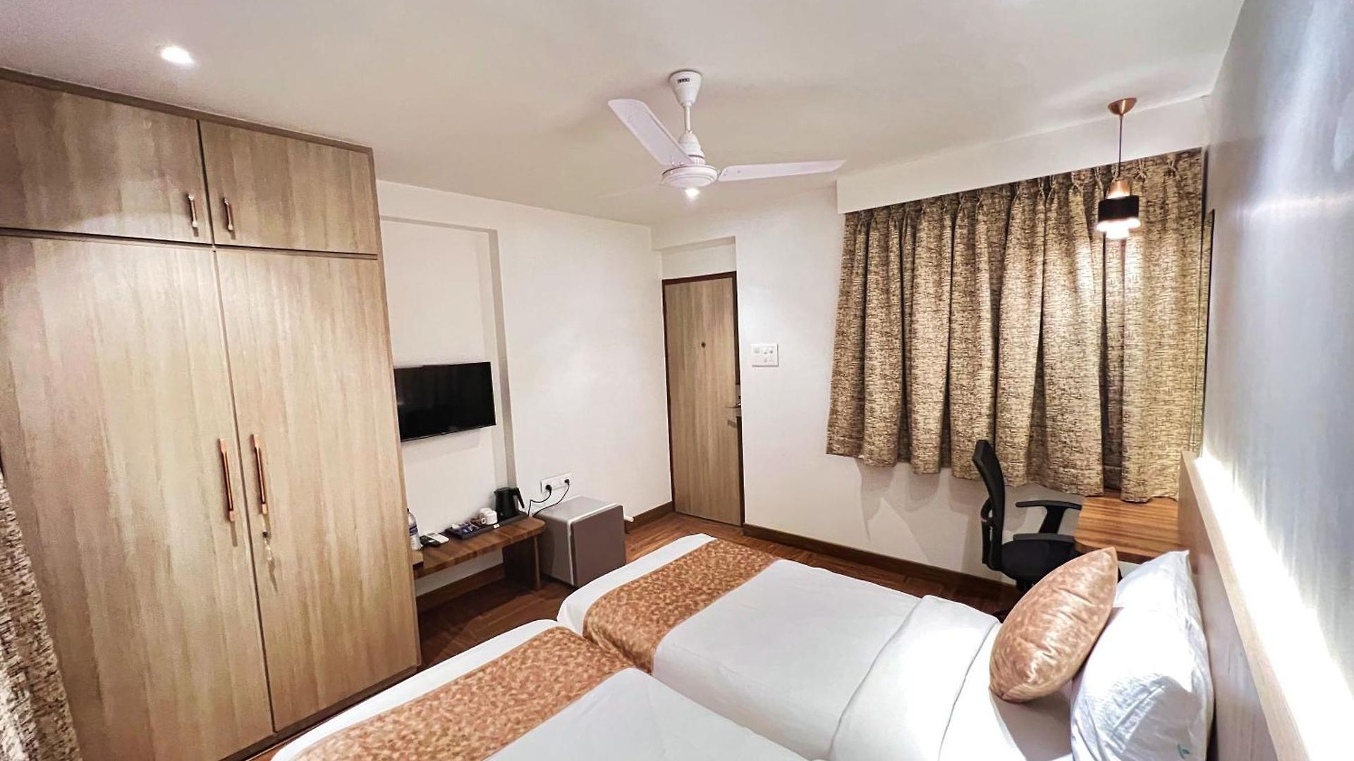Apartment White House By Maxxvalue Service Bandra