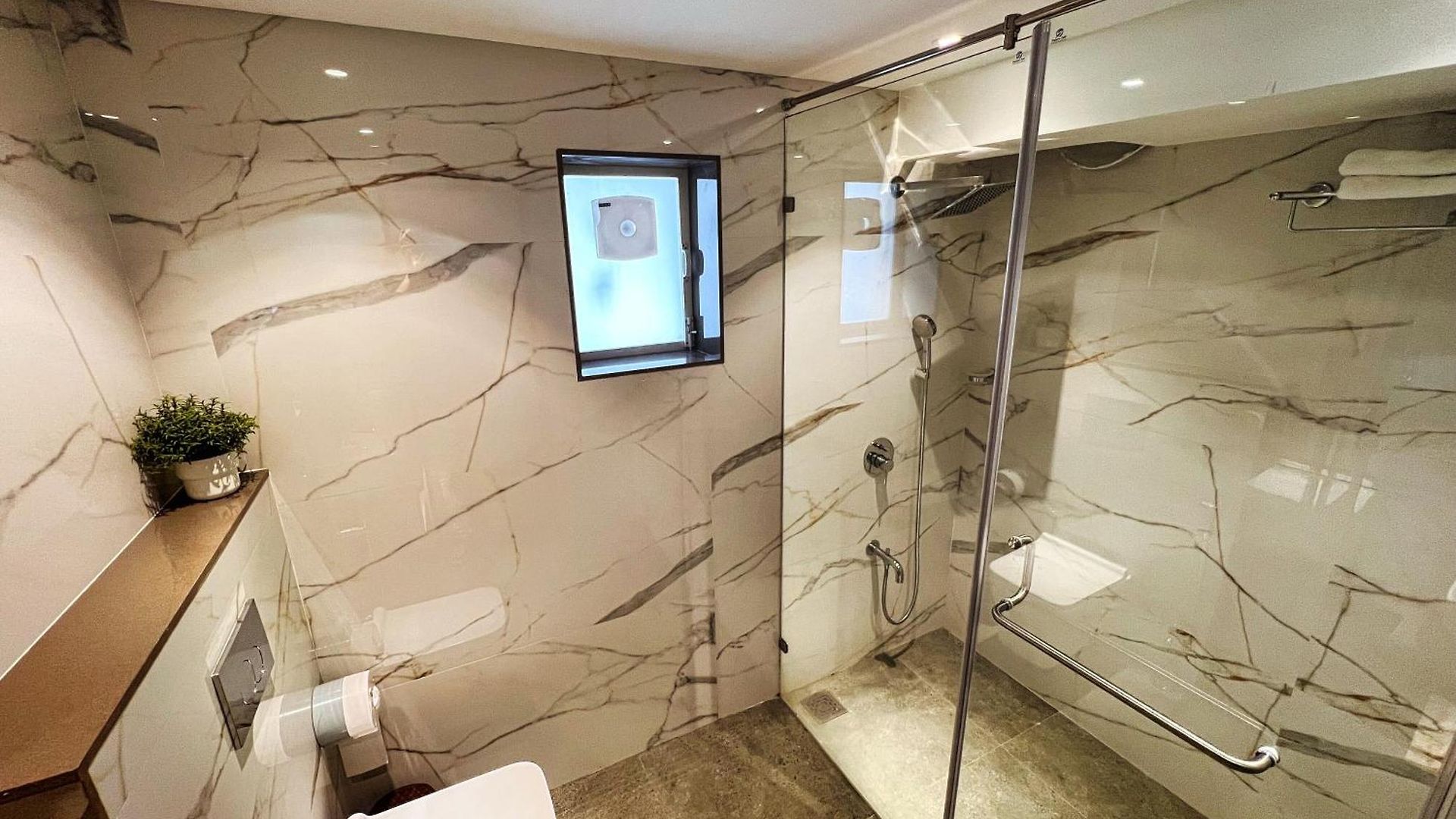 White House By Maxxvalue Service Bandra * Mumbai