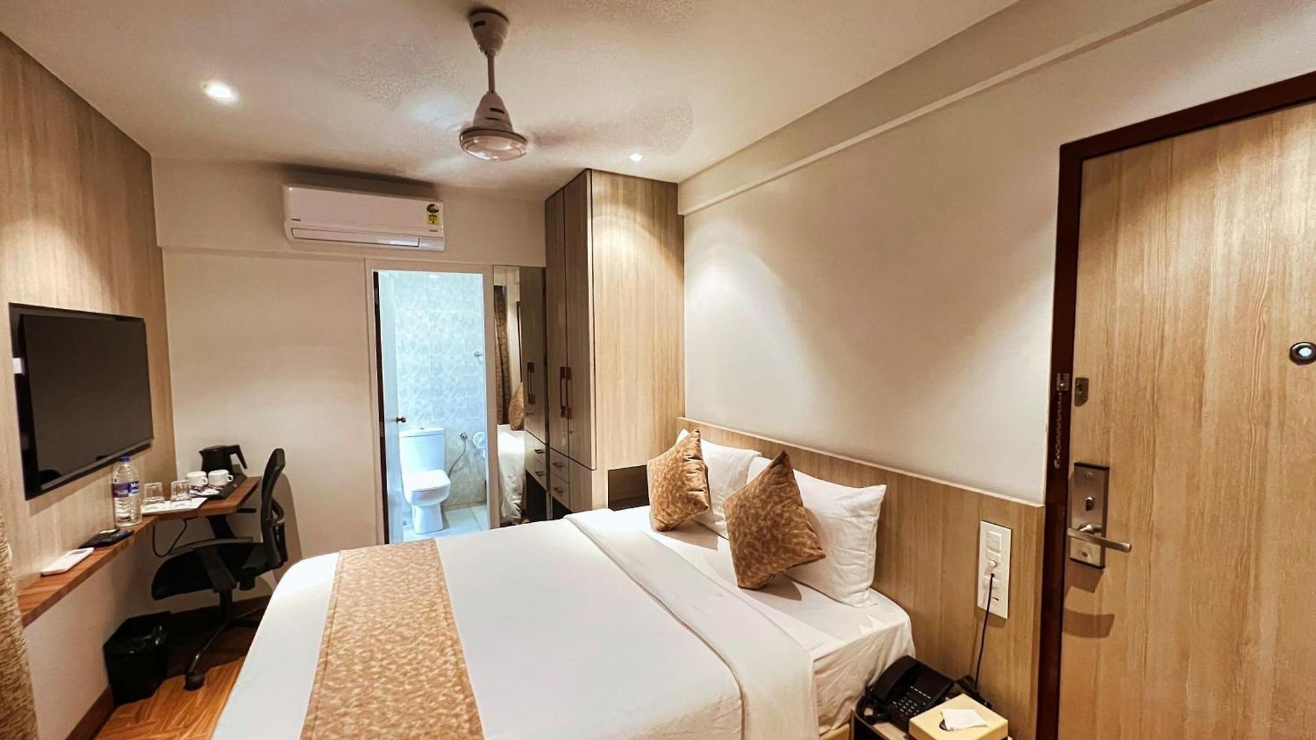 White House By Maxxvalue Service Bandra * Mumbai