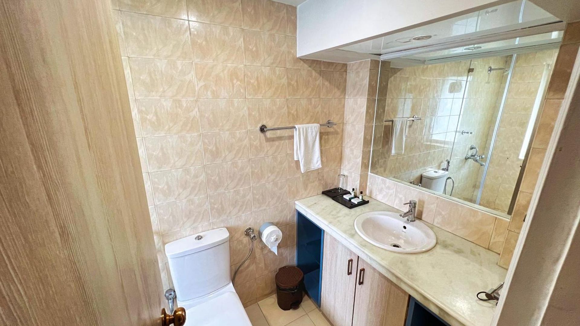 Apartment White House By Maxxvalue Service Bandra Mumbai