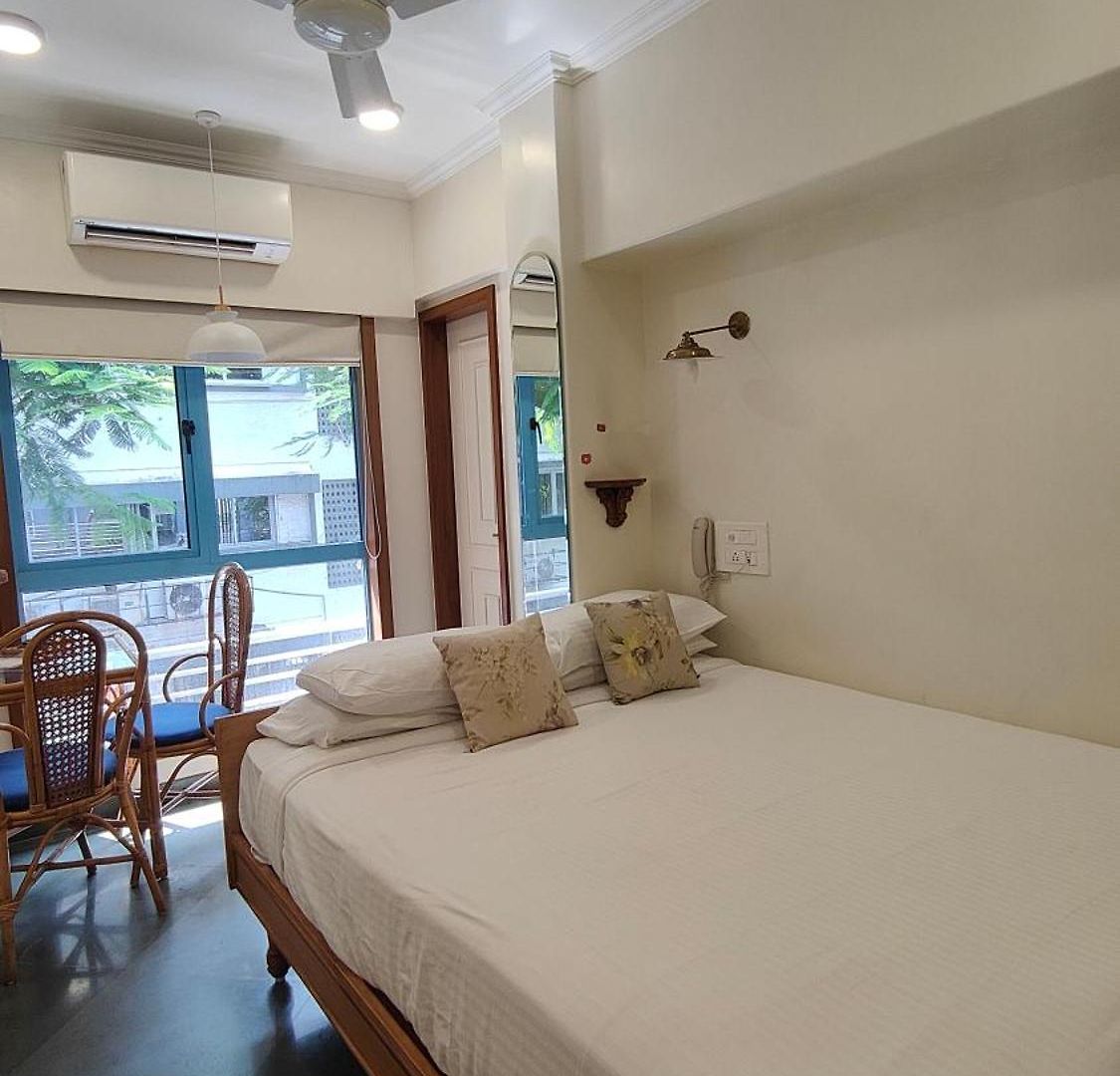 Kemps Corner Hotel 2*