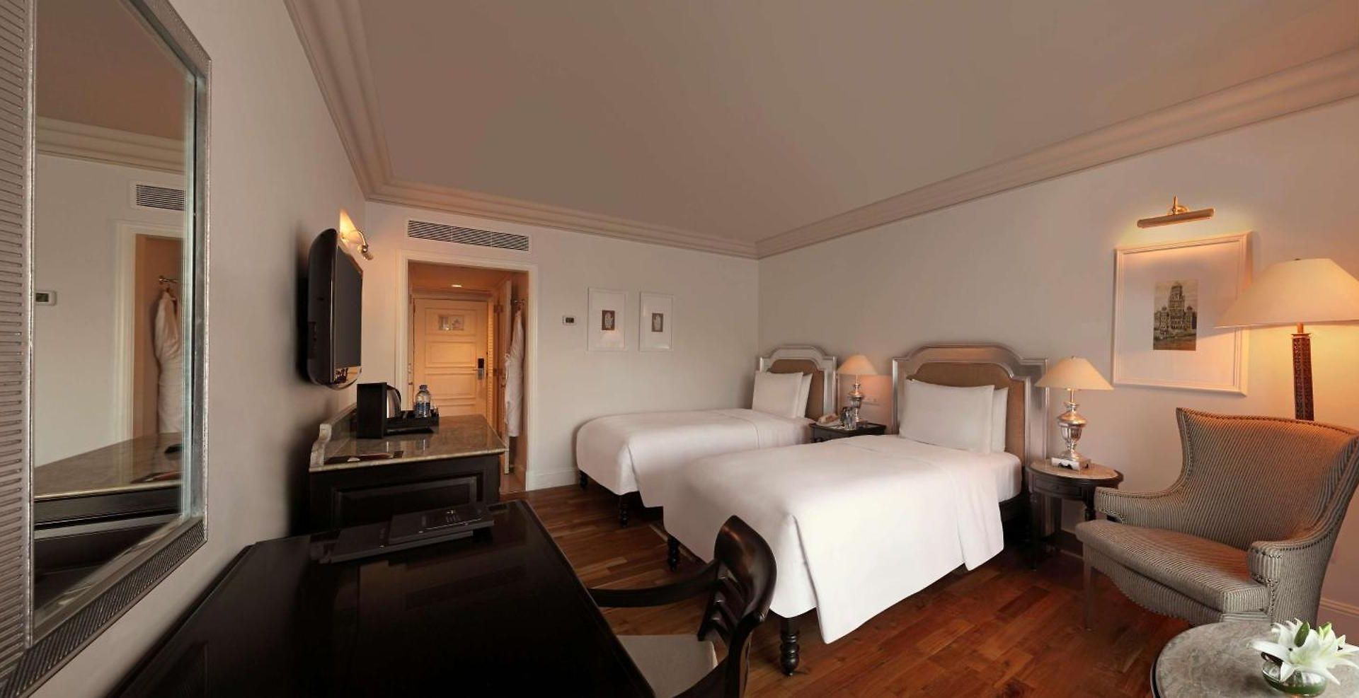 Hilton International Airport 5*