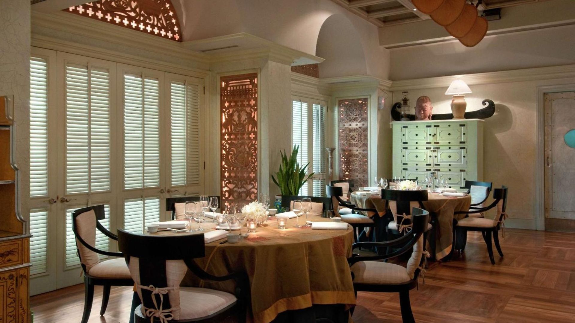 Hilton International Airport 5*