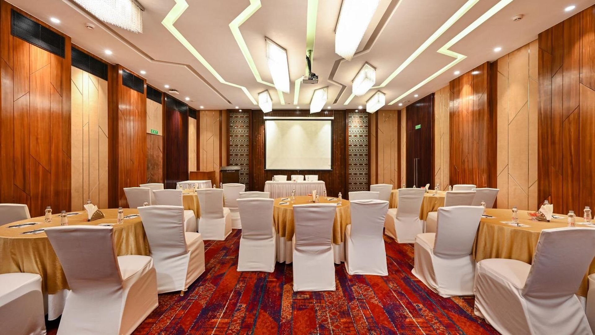 Fariyas , Colaba Hotel