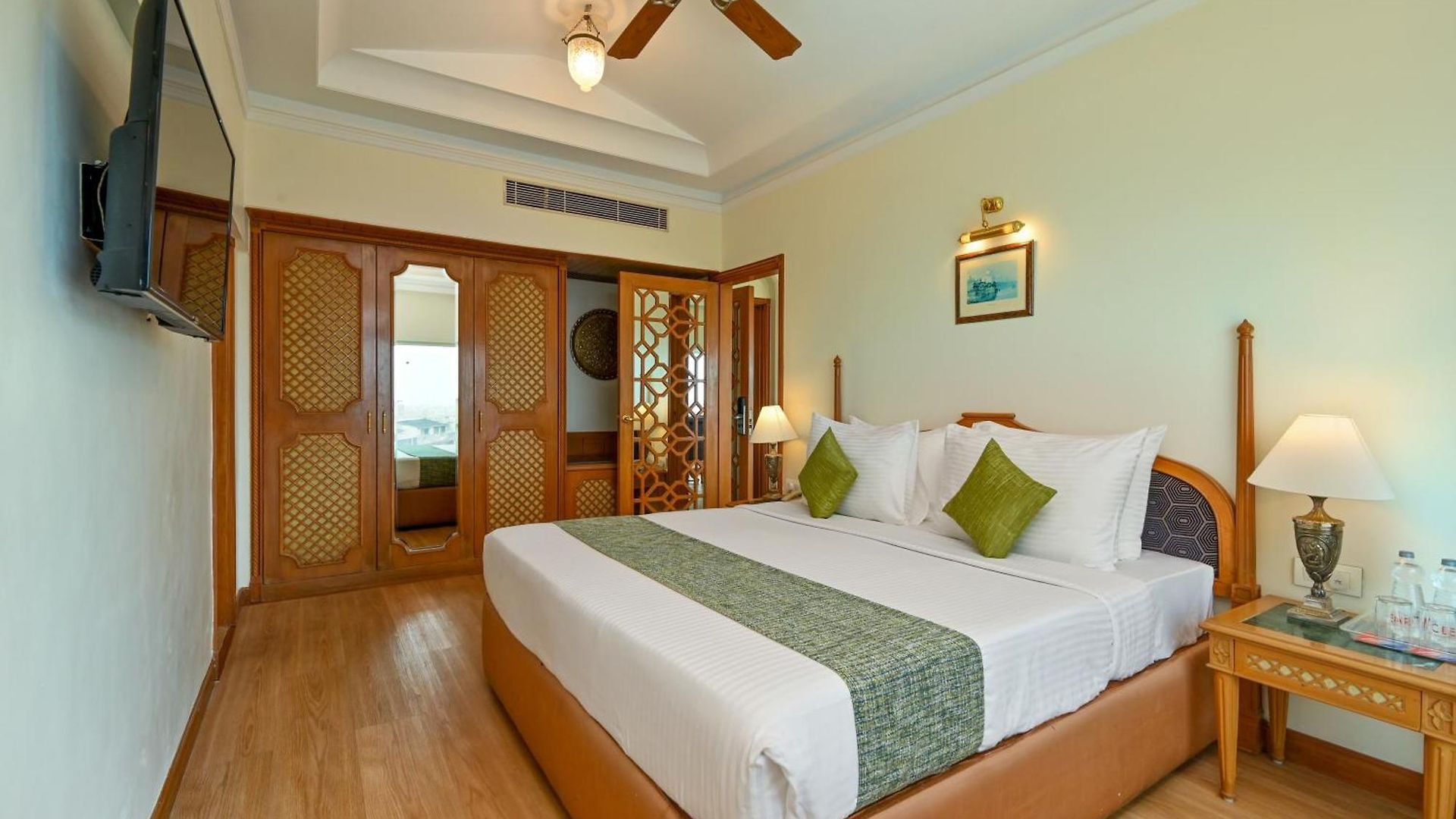 Hotel Fariyas , Colaba 4*