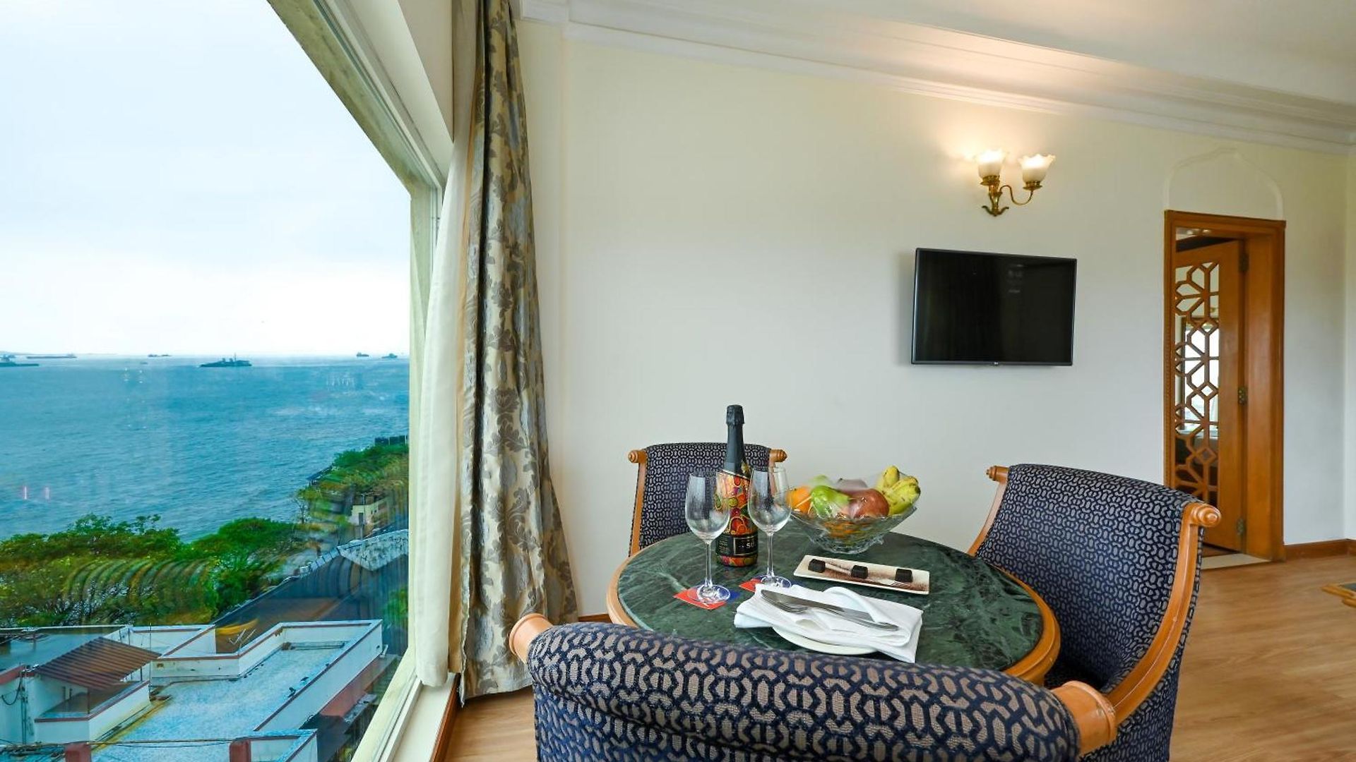 Hotel Fariyas , Colaba 4*