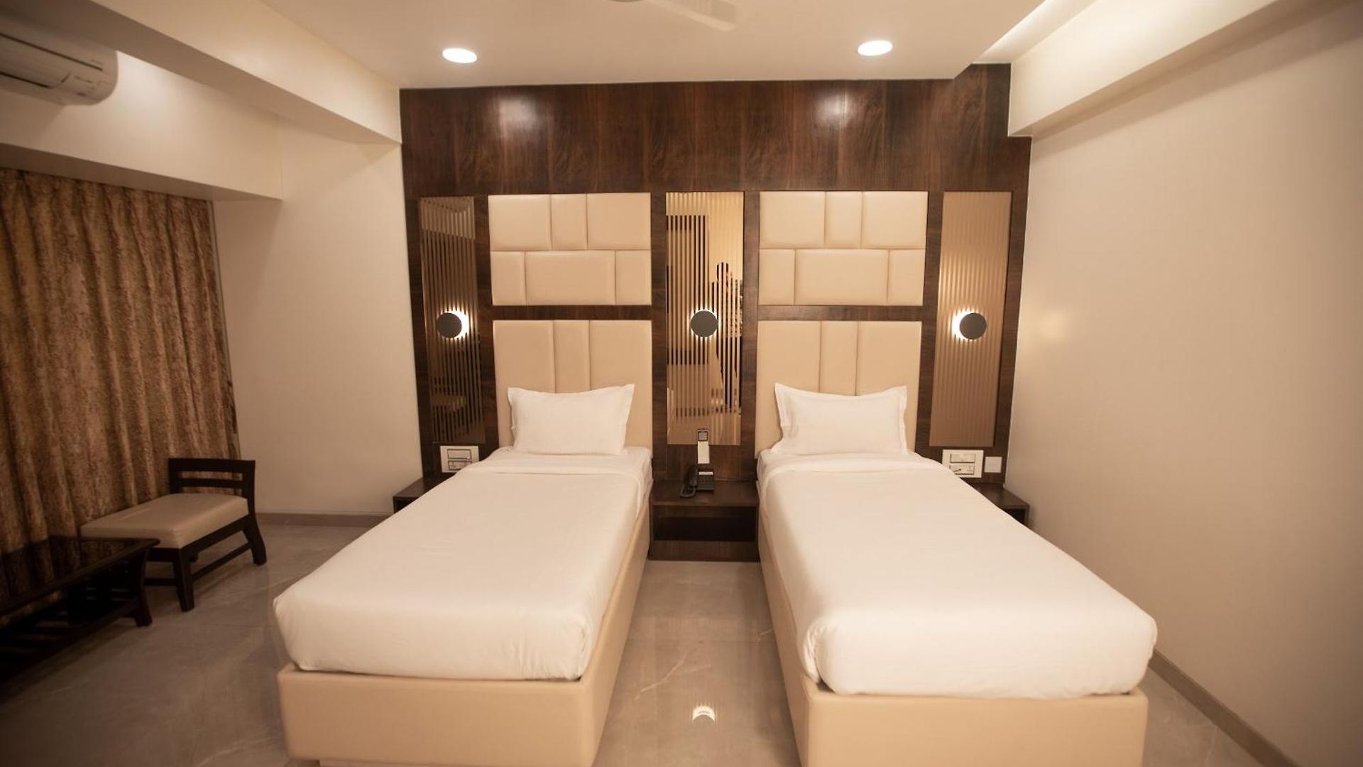 Naaz Executive Hotel Mumbai