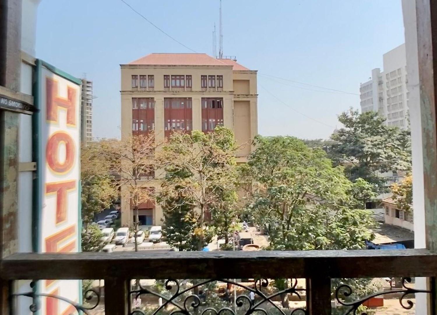 Hostel Vasantashram Cst Mumbai, Free Wifi With 1940s Retro Vibe