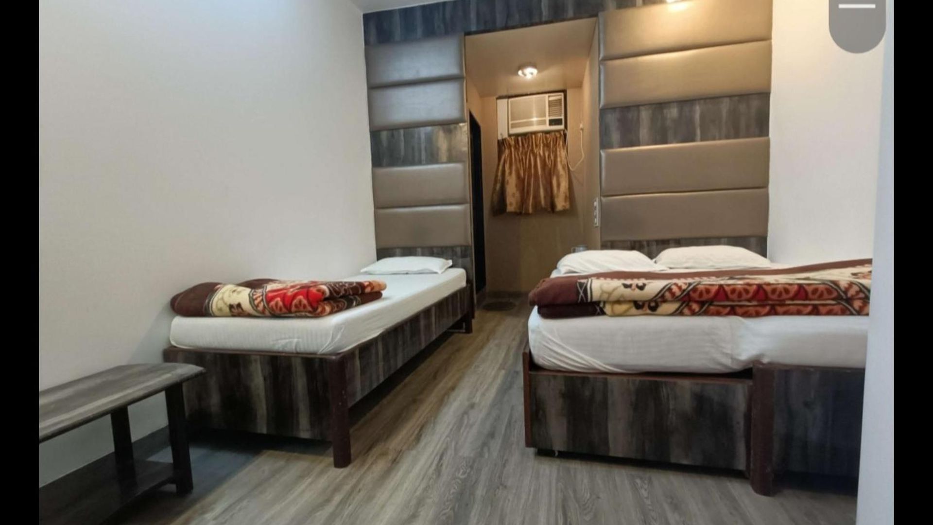 Broadway Colaba 2*