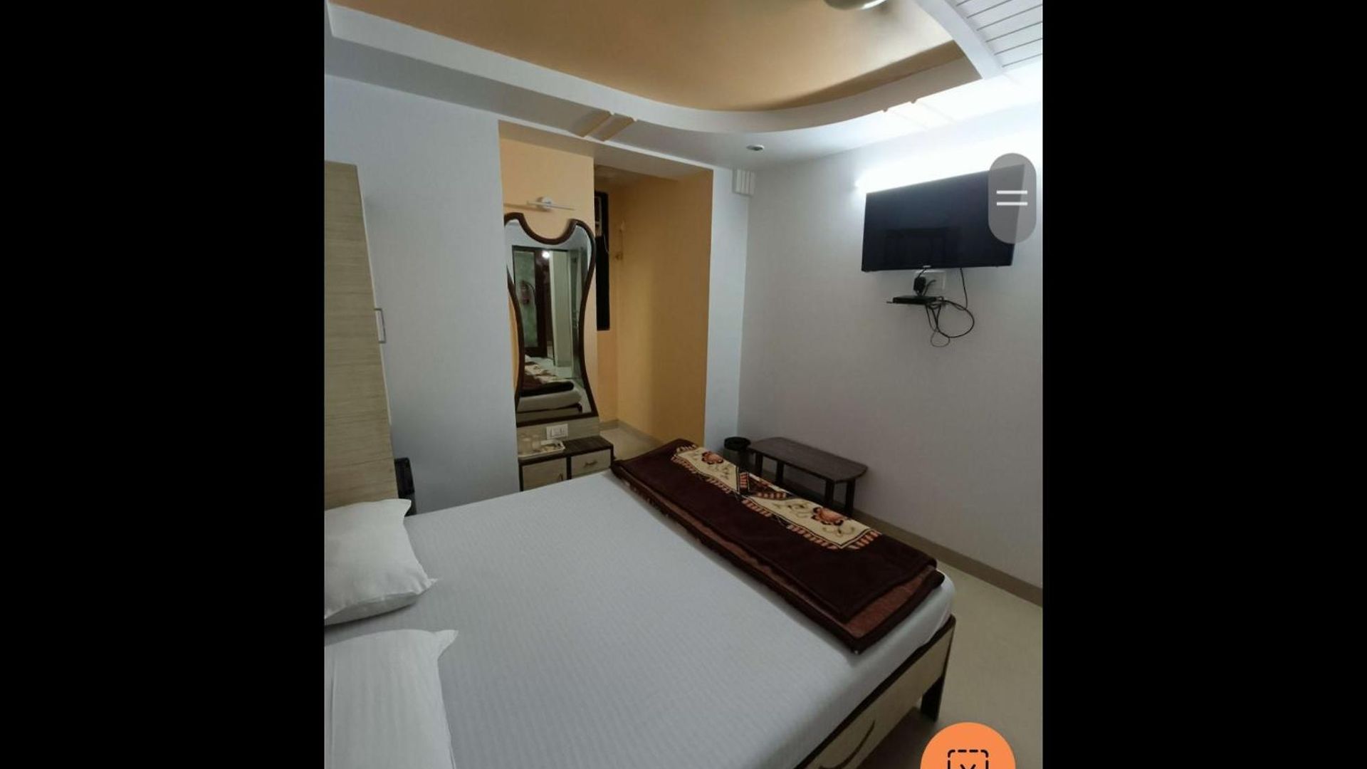 Broadway Colaba 2*