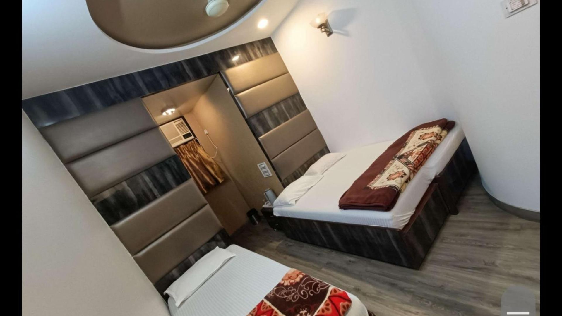 Broadway Colaba Hotel 2*