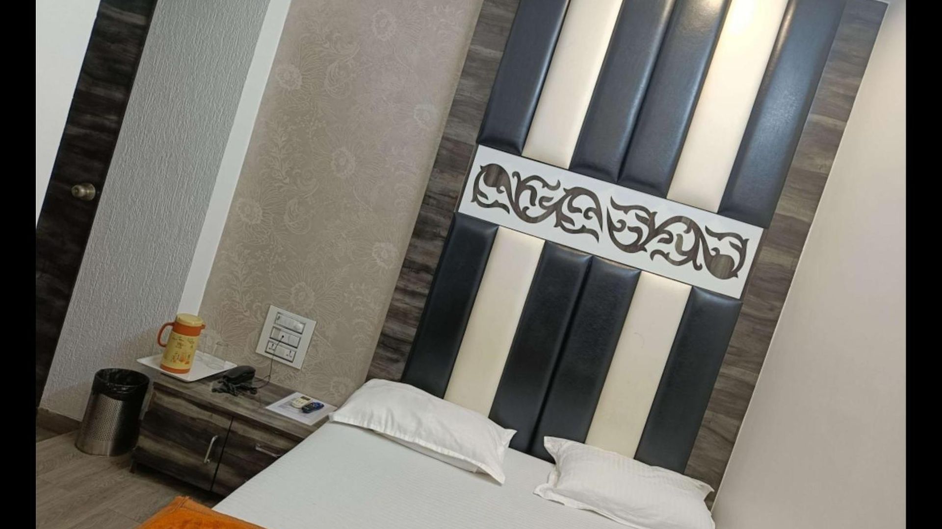 Hotel Broadway Colaba 2*