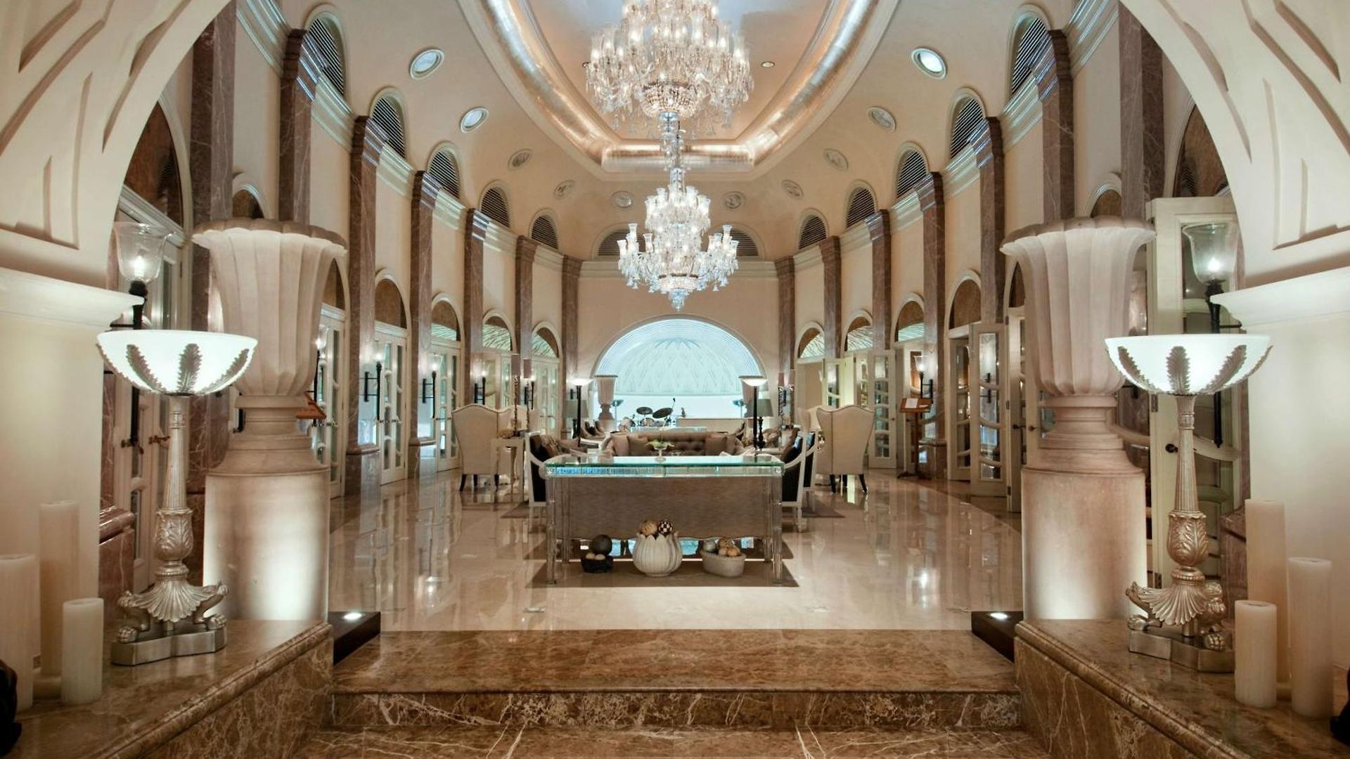 Hotel Hilton International Airport 5*