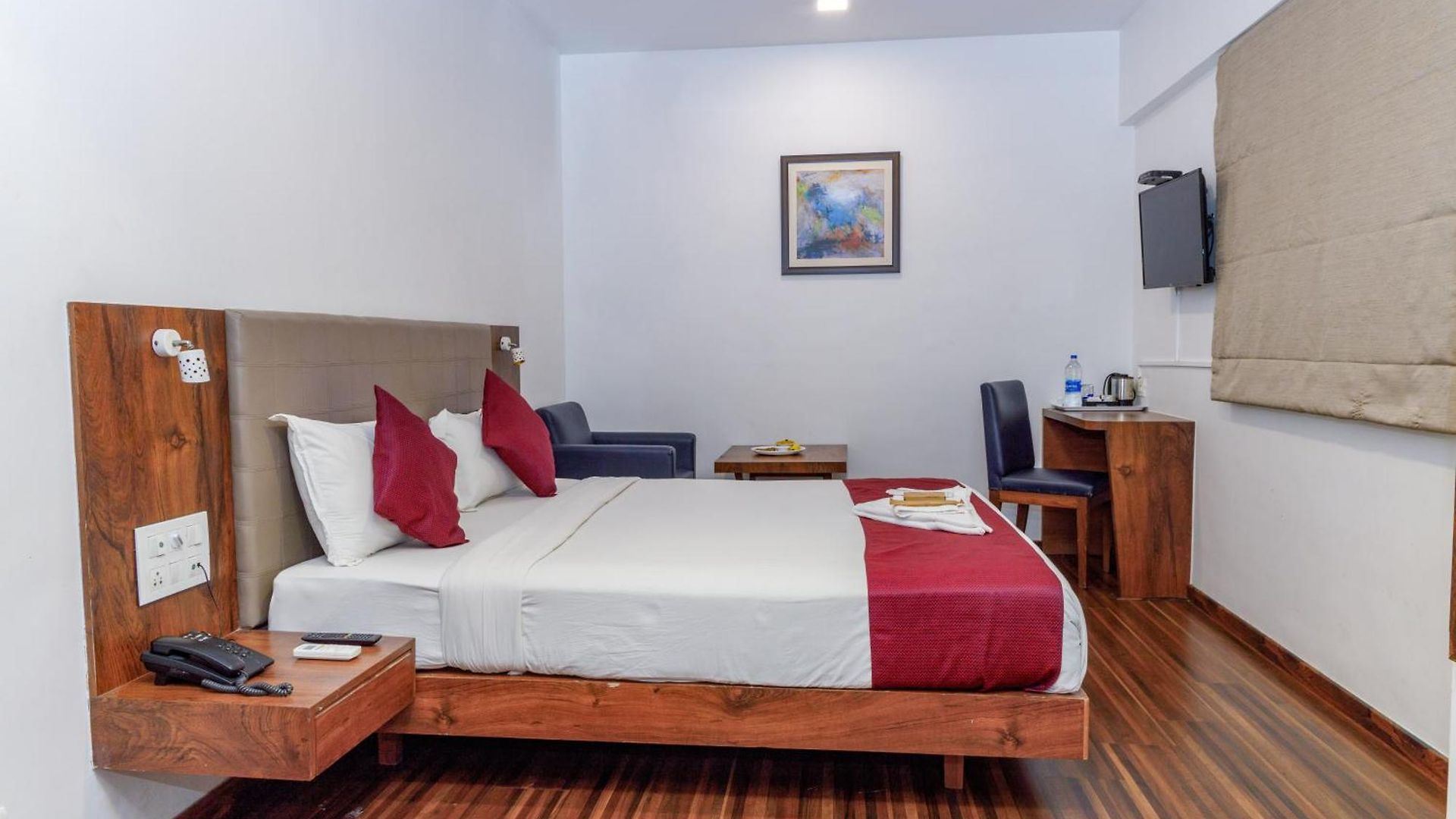 Hotel J And Banquets 3*