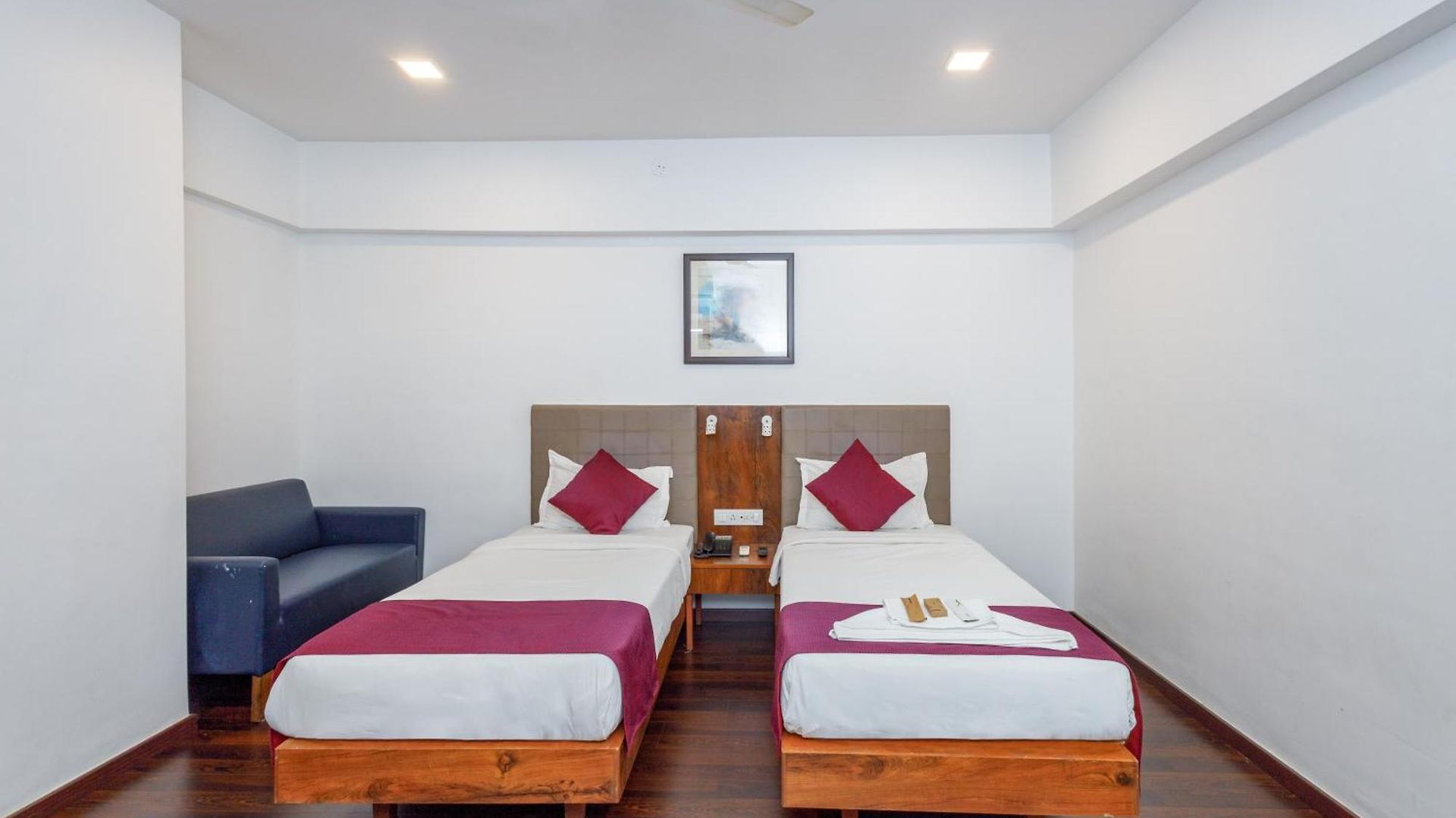 J And Banquets Hotel 3*