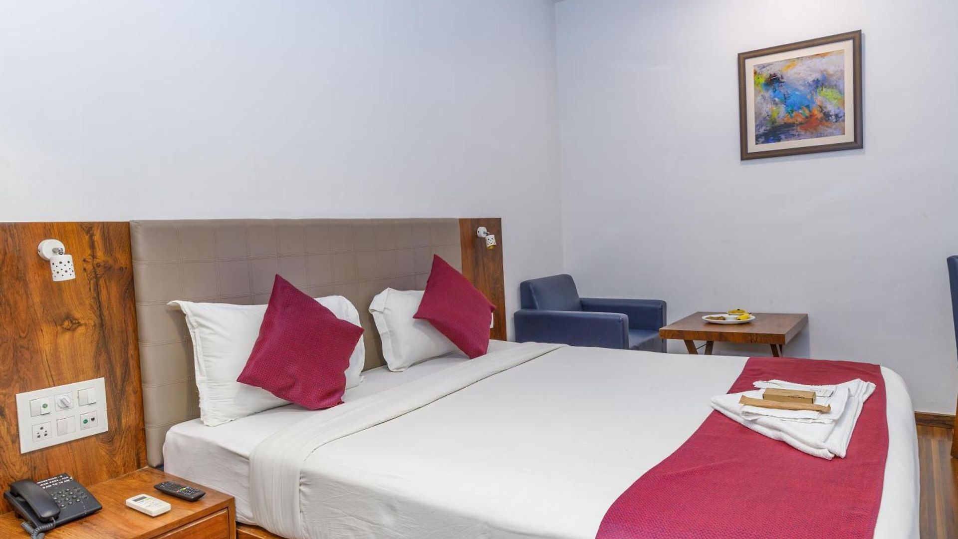 J And Banquets Hotel 3*