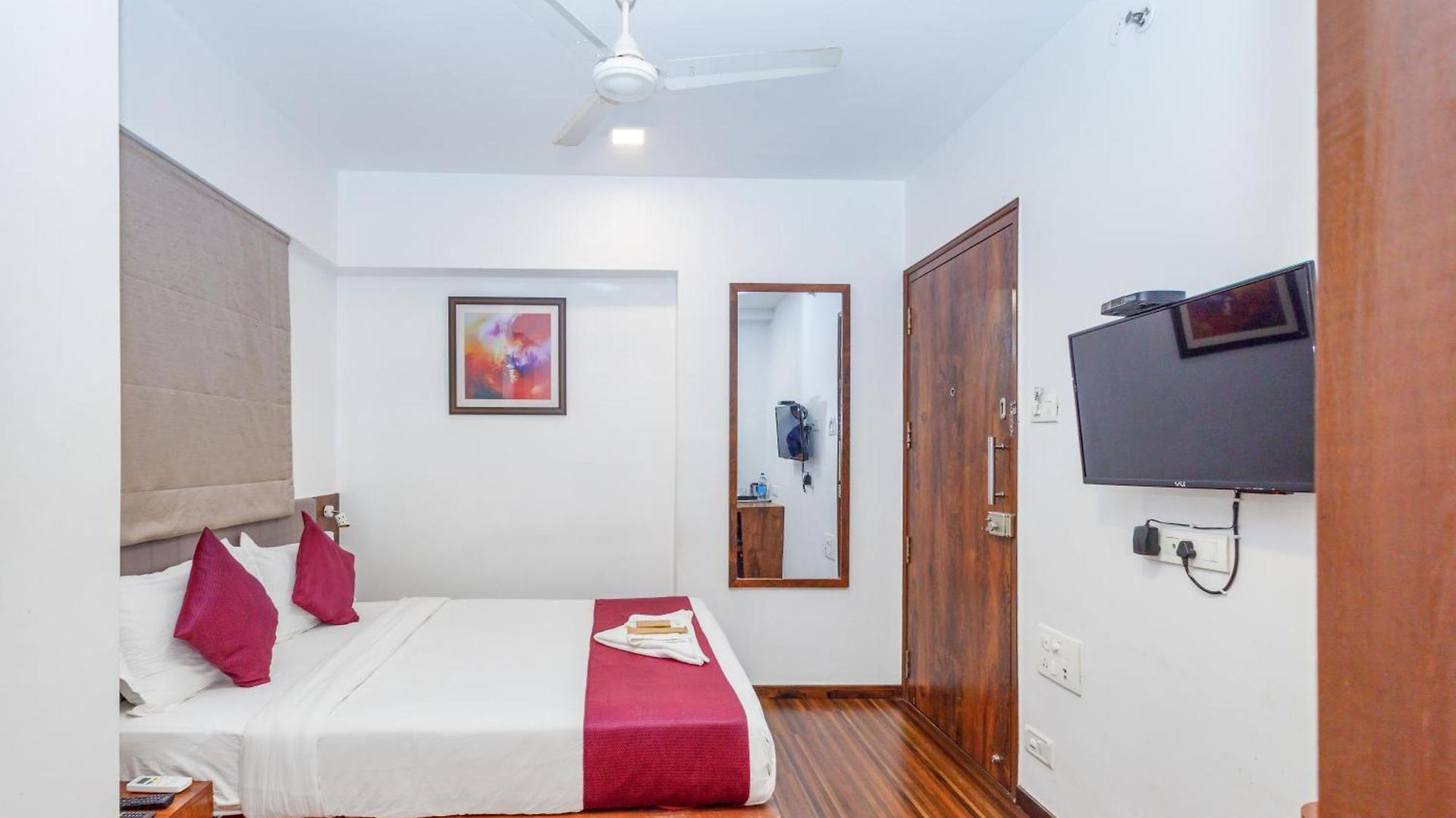 J And Banquets Hotel 3*