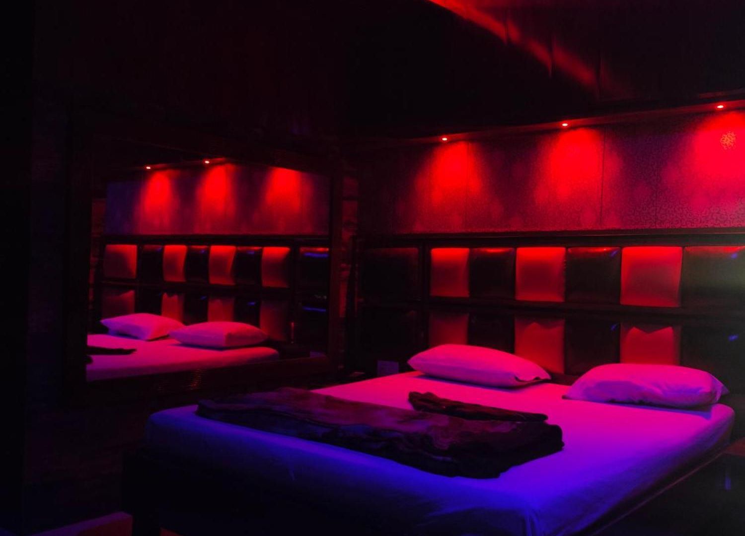 Love hotel Spring & *