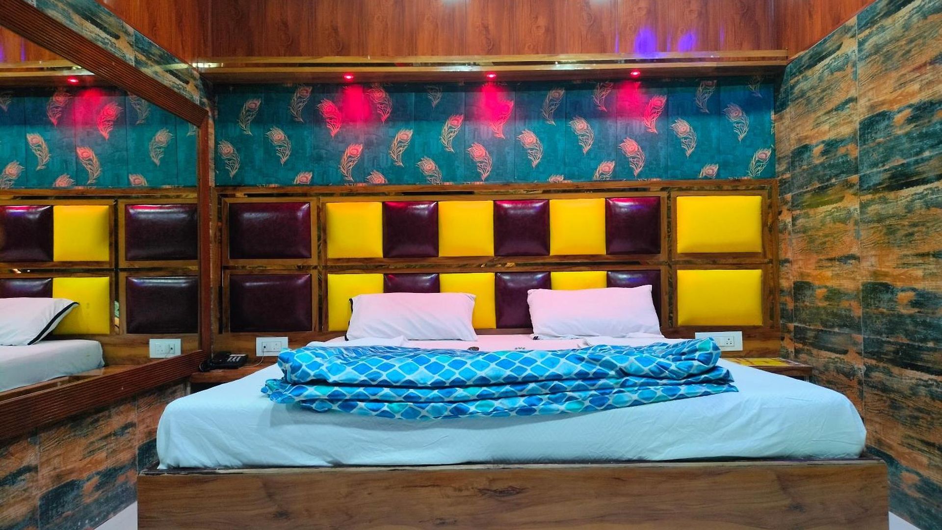 Love hotel Spring & Mumbai