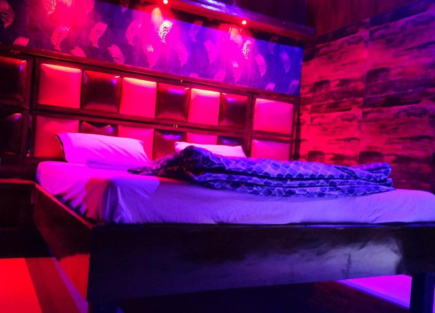 Love hotel Spring &