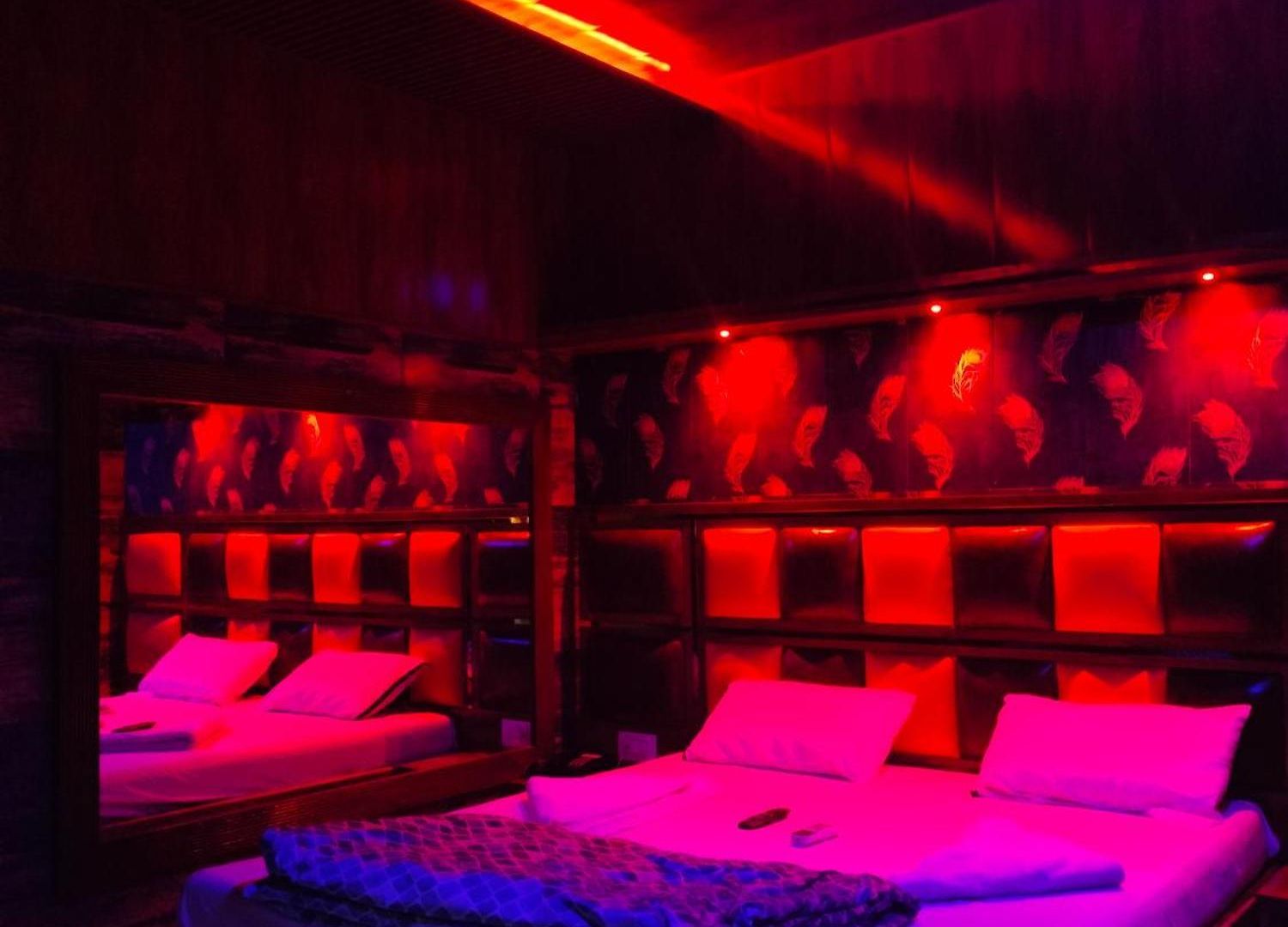 Love hotel Spring &