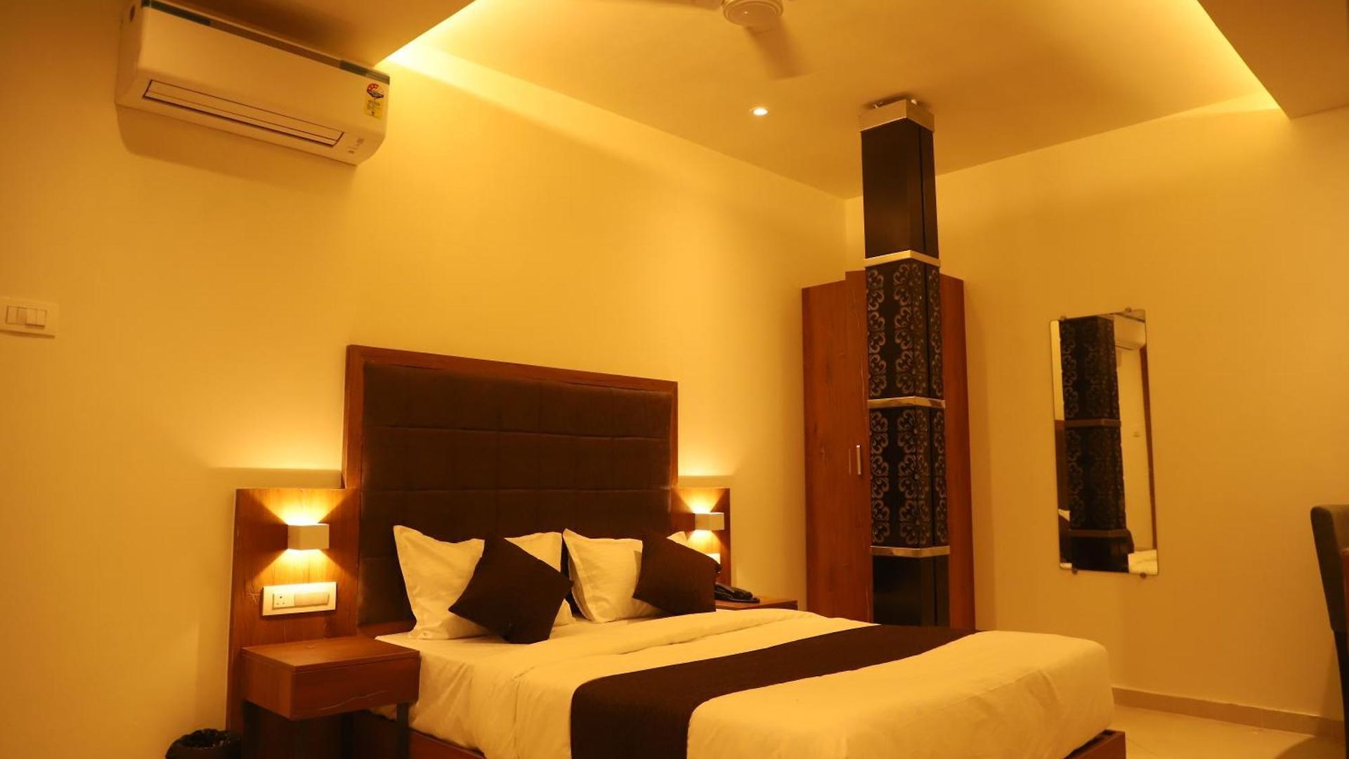 Sai Pritam Hotel 3*