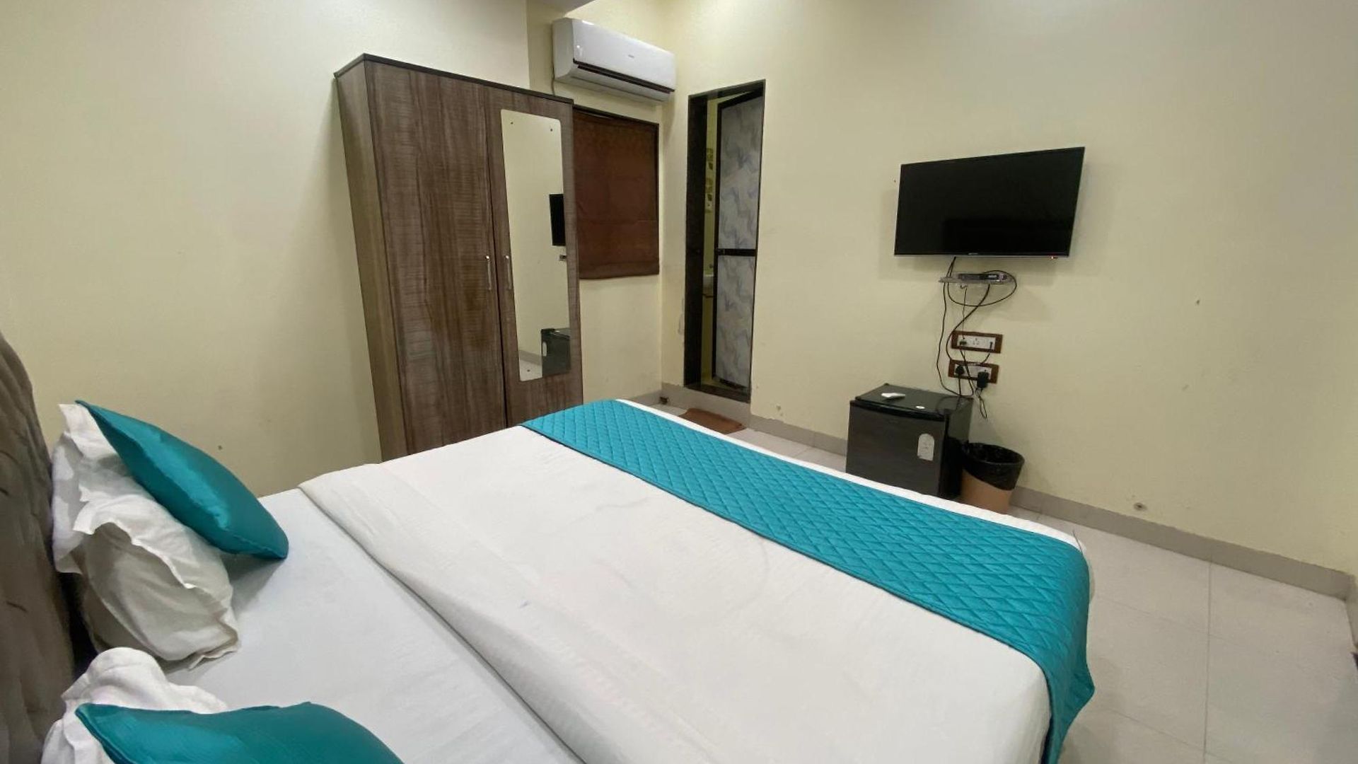 Apsara- Near J J Hospital 2* Mumbai