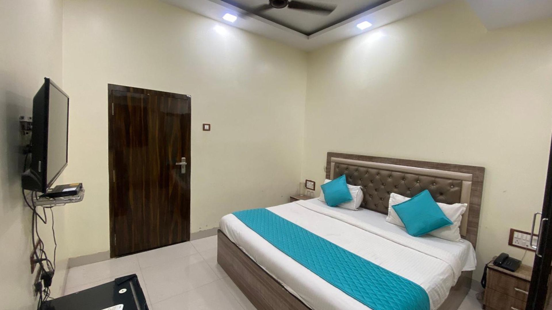 Apsara- Near J J Hospital Hotel Mumbai