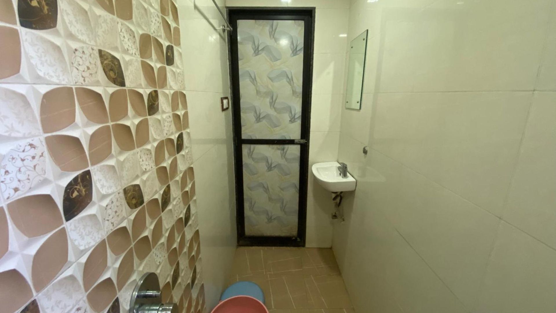 Apsara- Near J J Hospital 2*