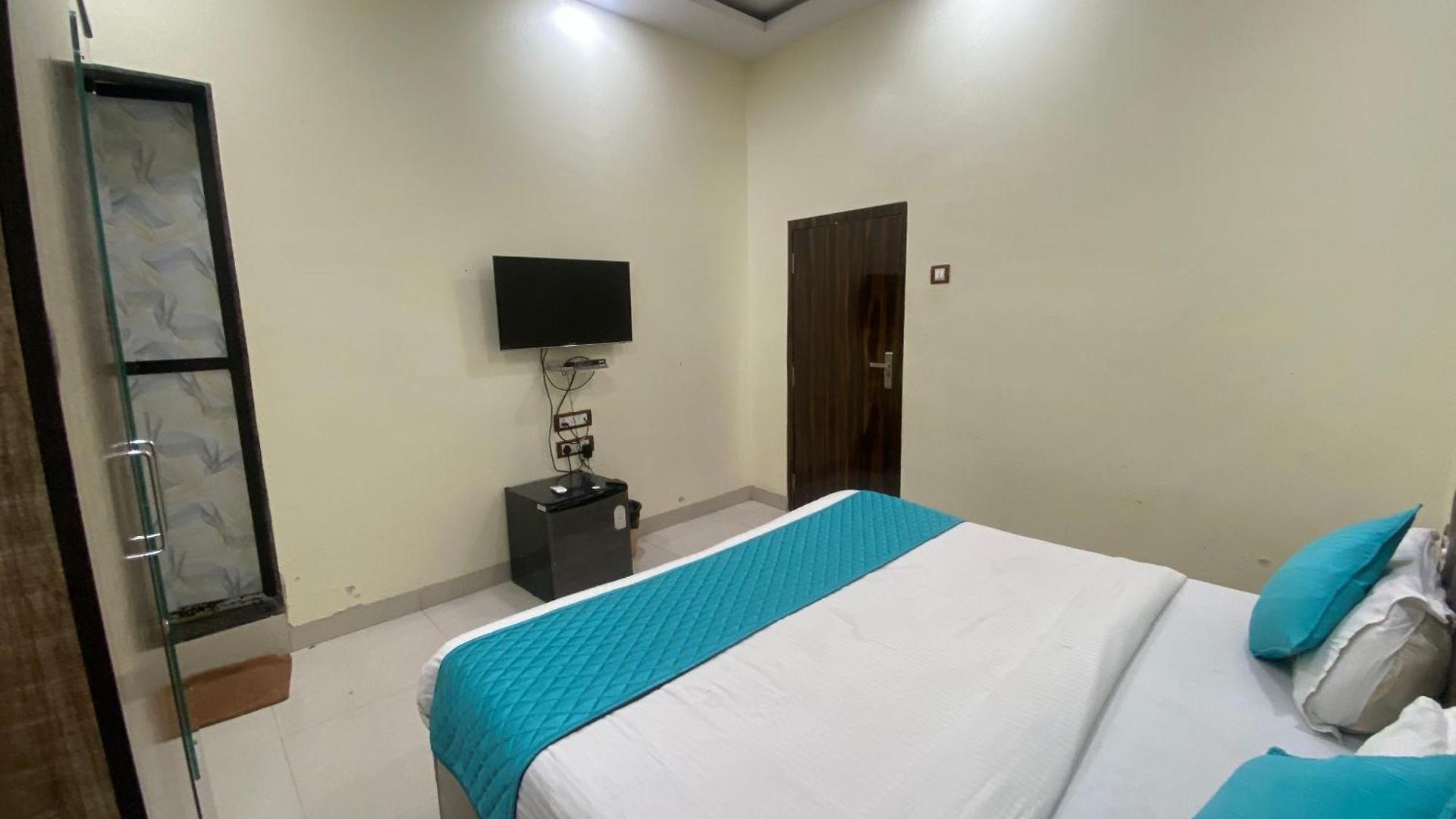 Hotel Apsara- Near J J Hospital Mumbai