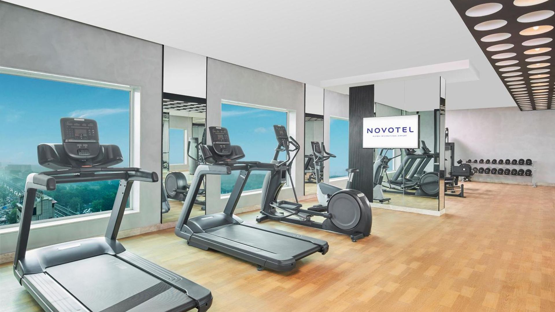 Novotel International Airport Hotel 5*