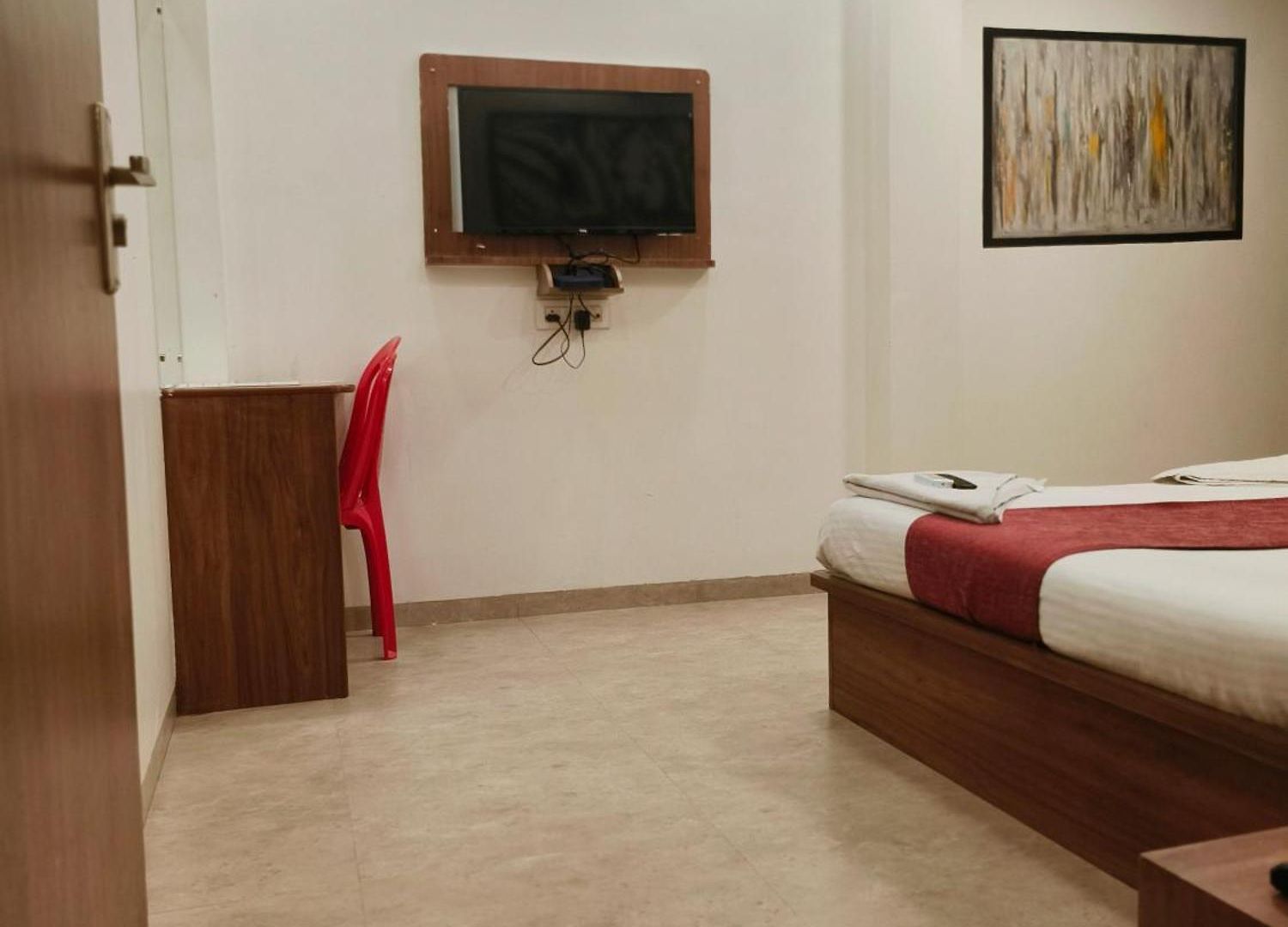 Crown Juhu Hotel 2*