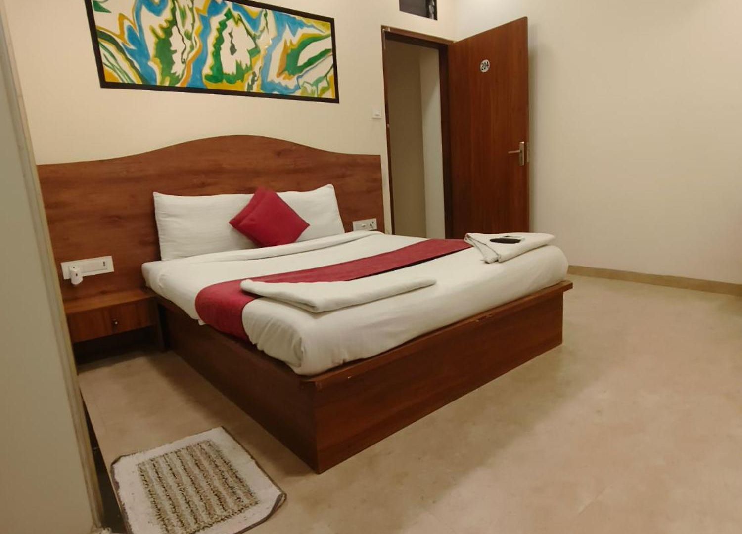 Hotel Crown Juhu