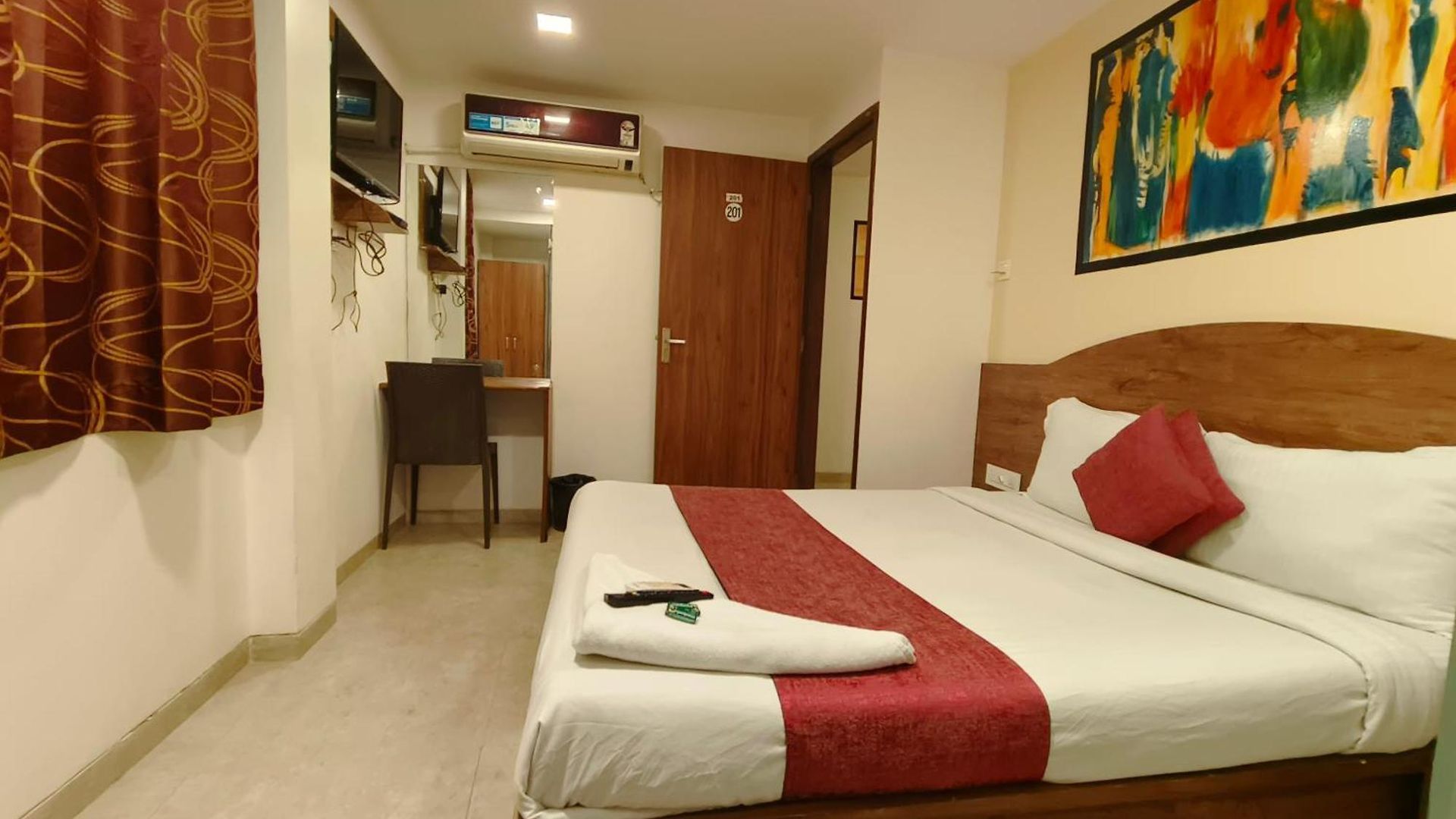 Crown Juhu Hotel 2*
