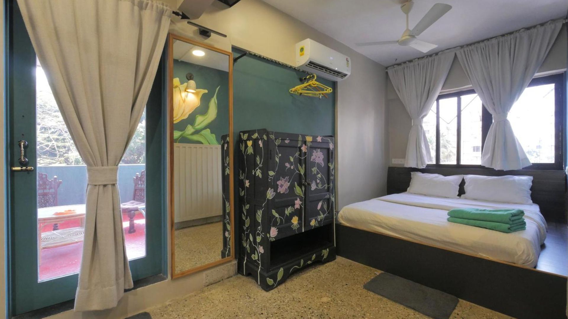Queenie - Bandra West