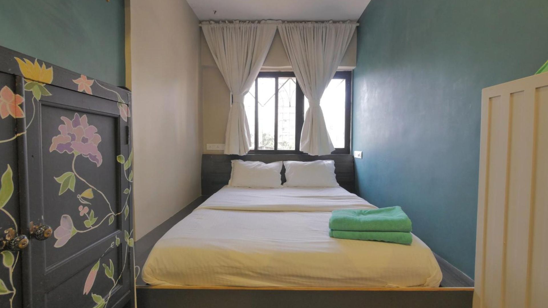 Apartment Queenie - Bandra West Mumbai