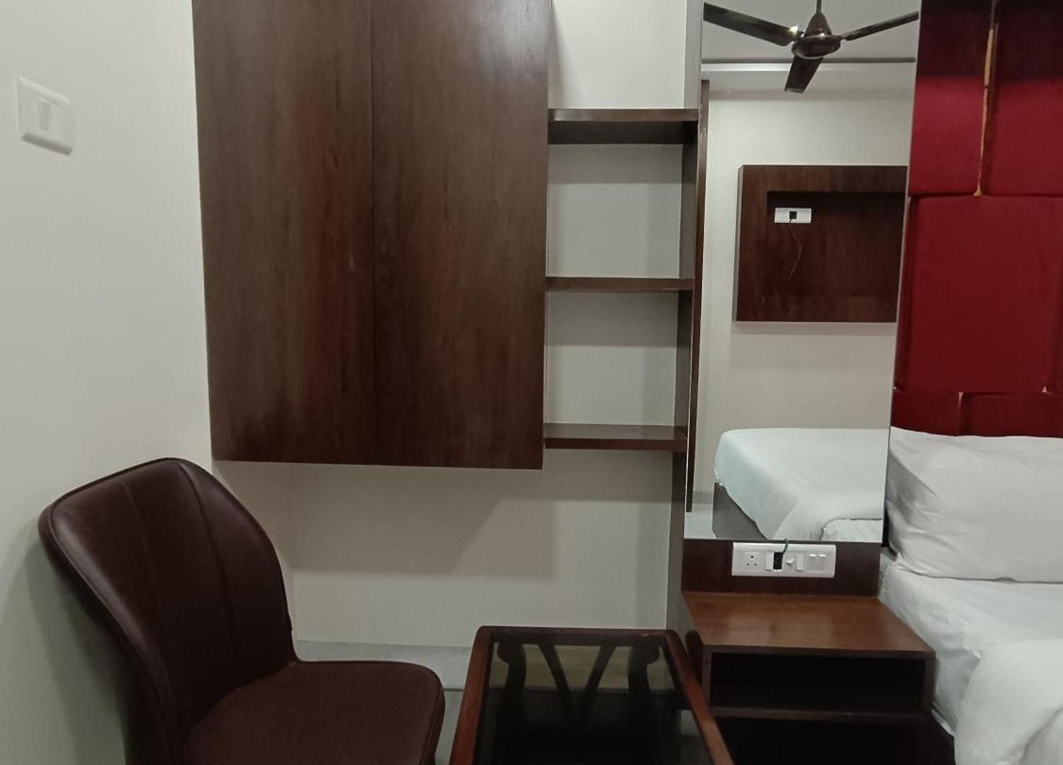 Royal Grand - Near International Airport