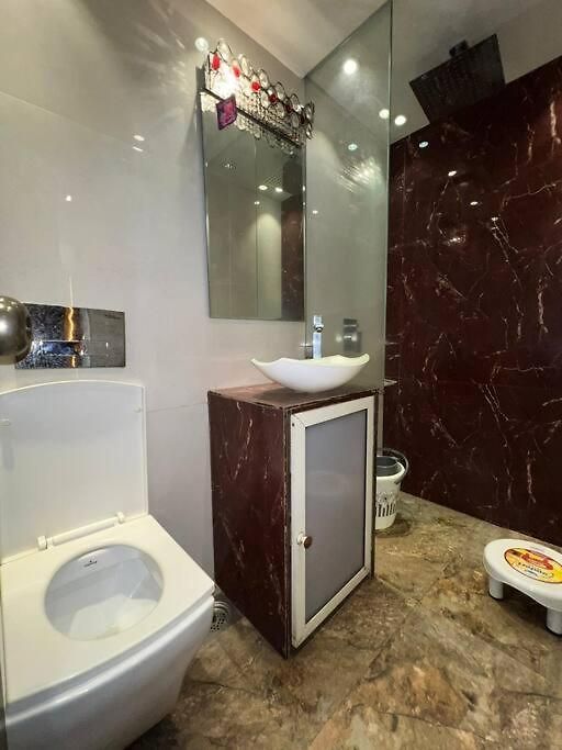 Apartment Modern 2bhk In Main Lokhandwala With Wi Fi *