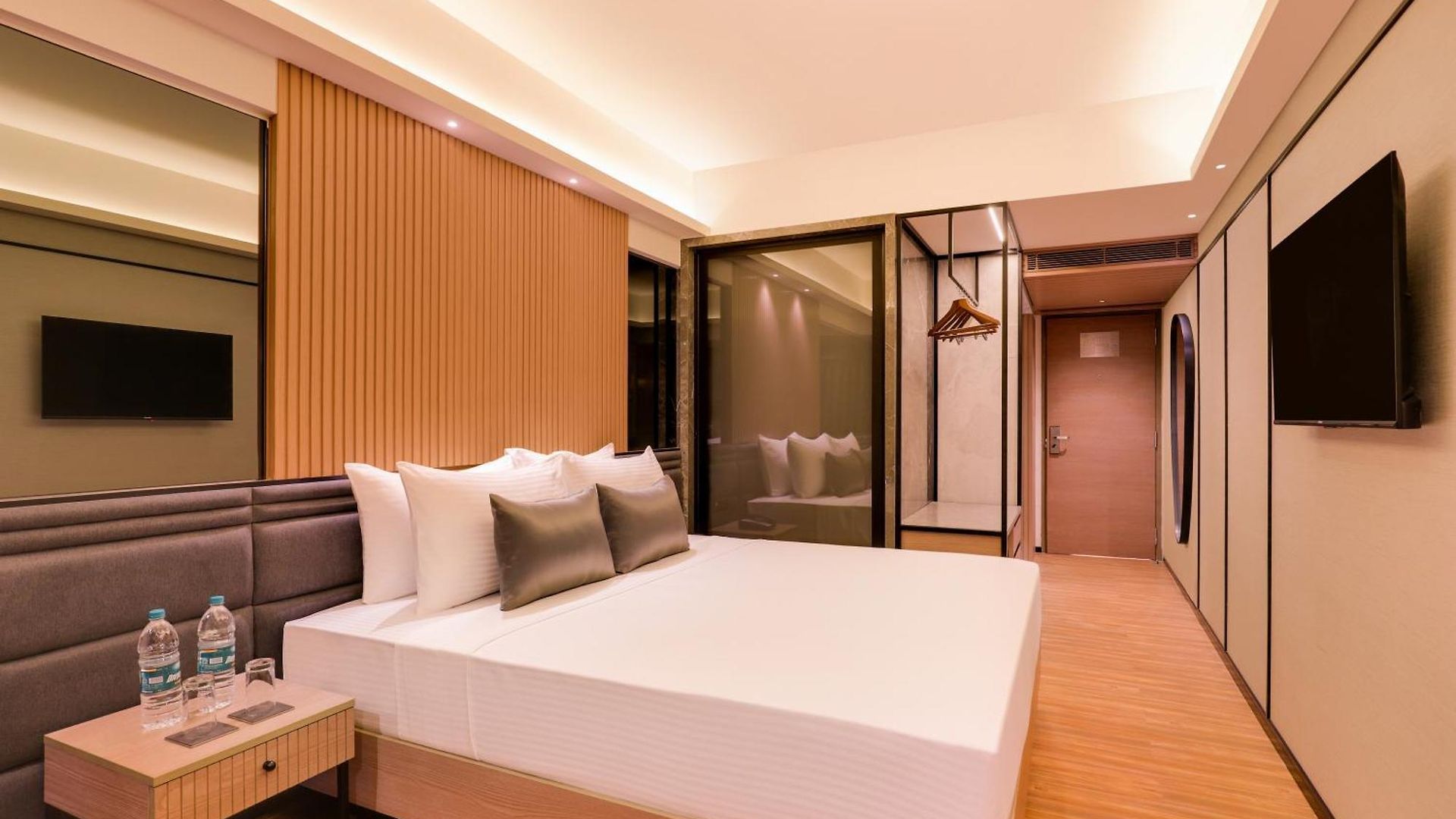 Lemon Tree Premier, Malad, Hotel