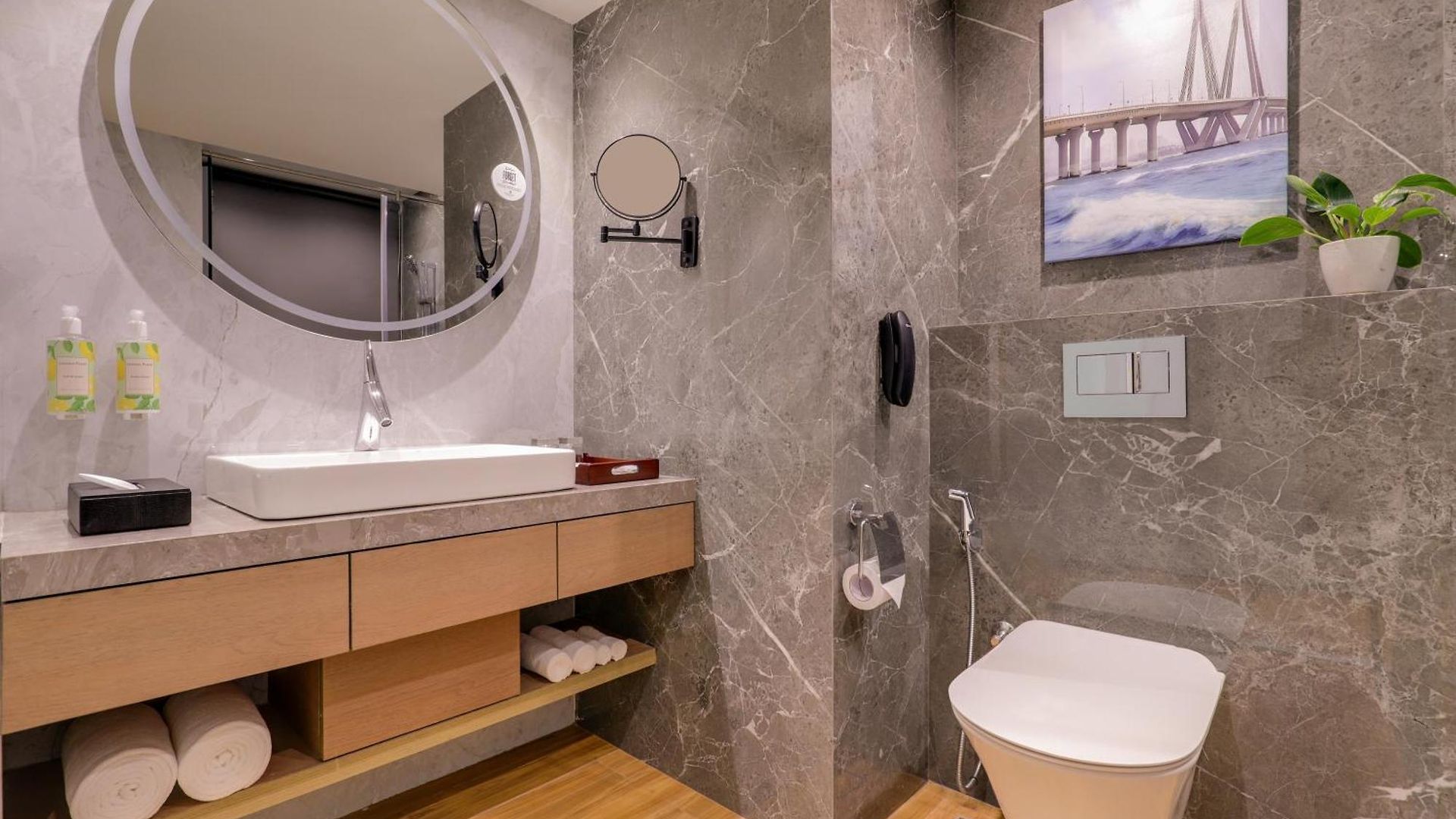 Hotel Lemon Tree Premier, Malad,