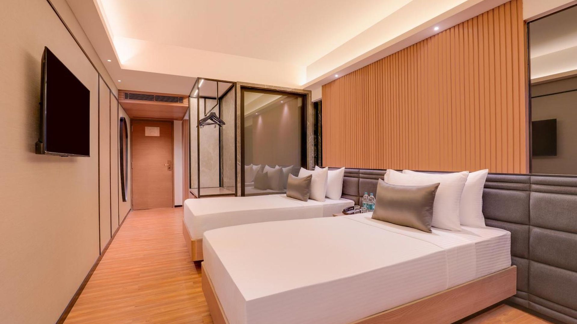 Hotel Lemon Tree Premier, Malad, 4*