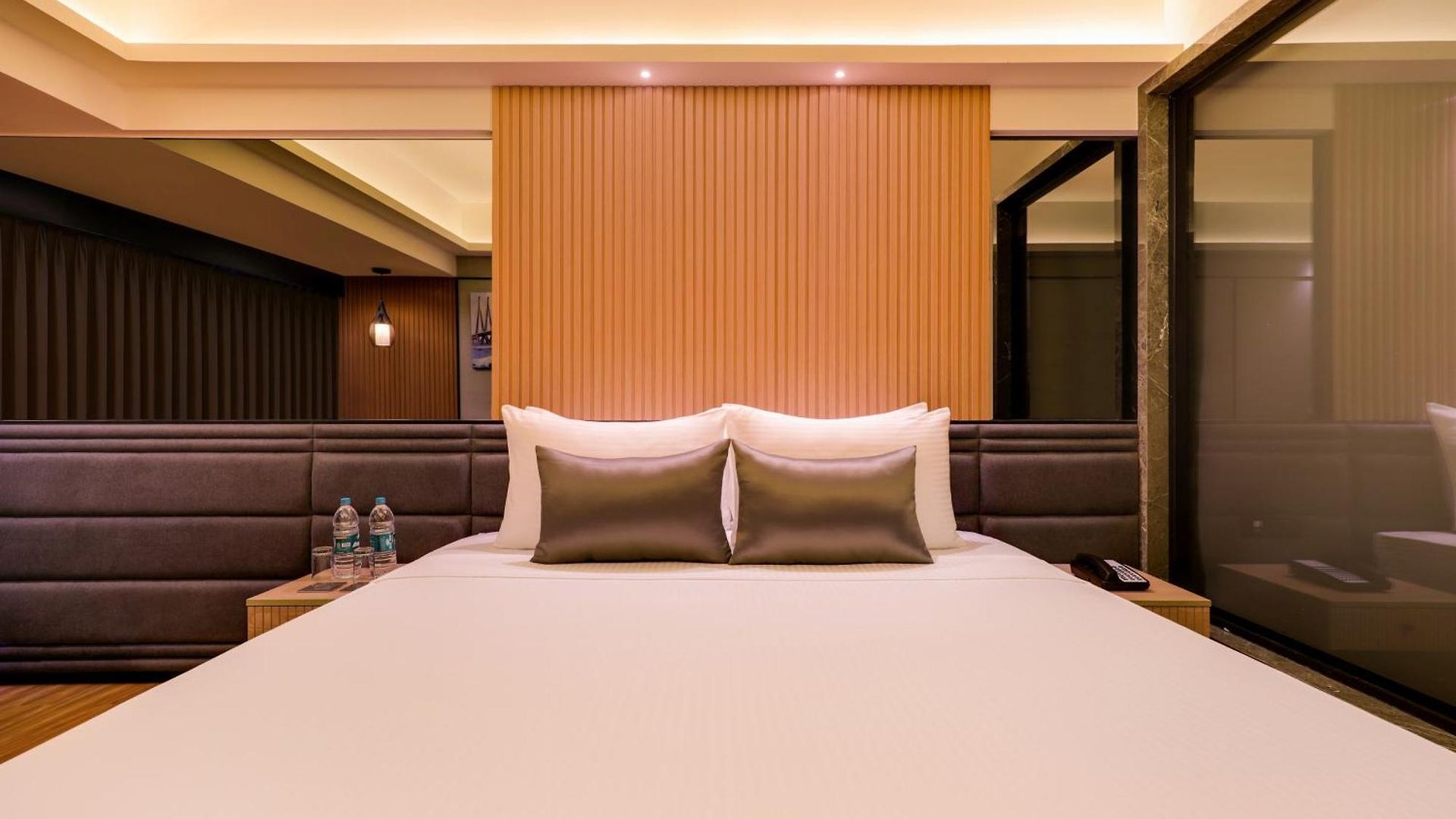 Hotel Lemon Tree Premier, Malad,