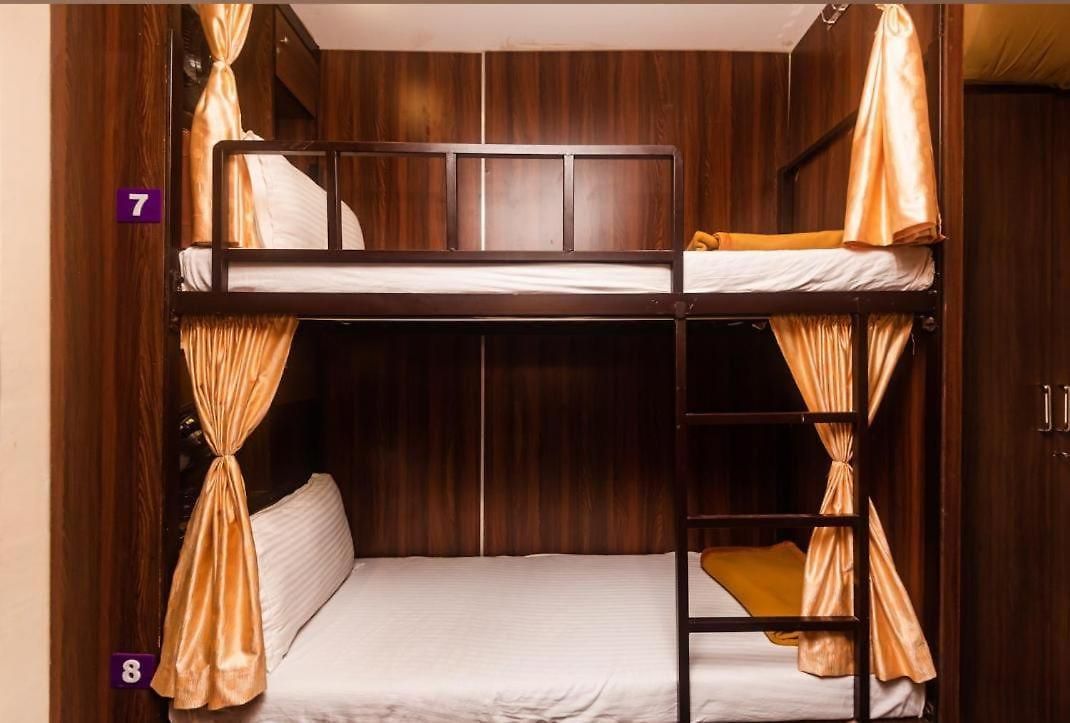 Almas 24 Aircondition Hostel Mumbai