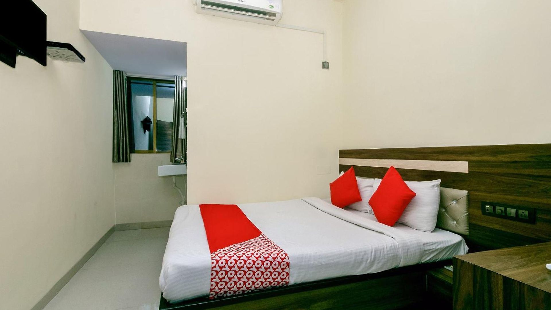 Oyo 23656 Parimeet Hotel Mumbai