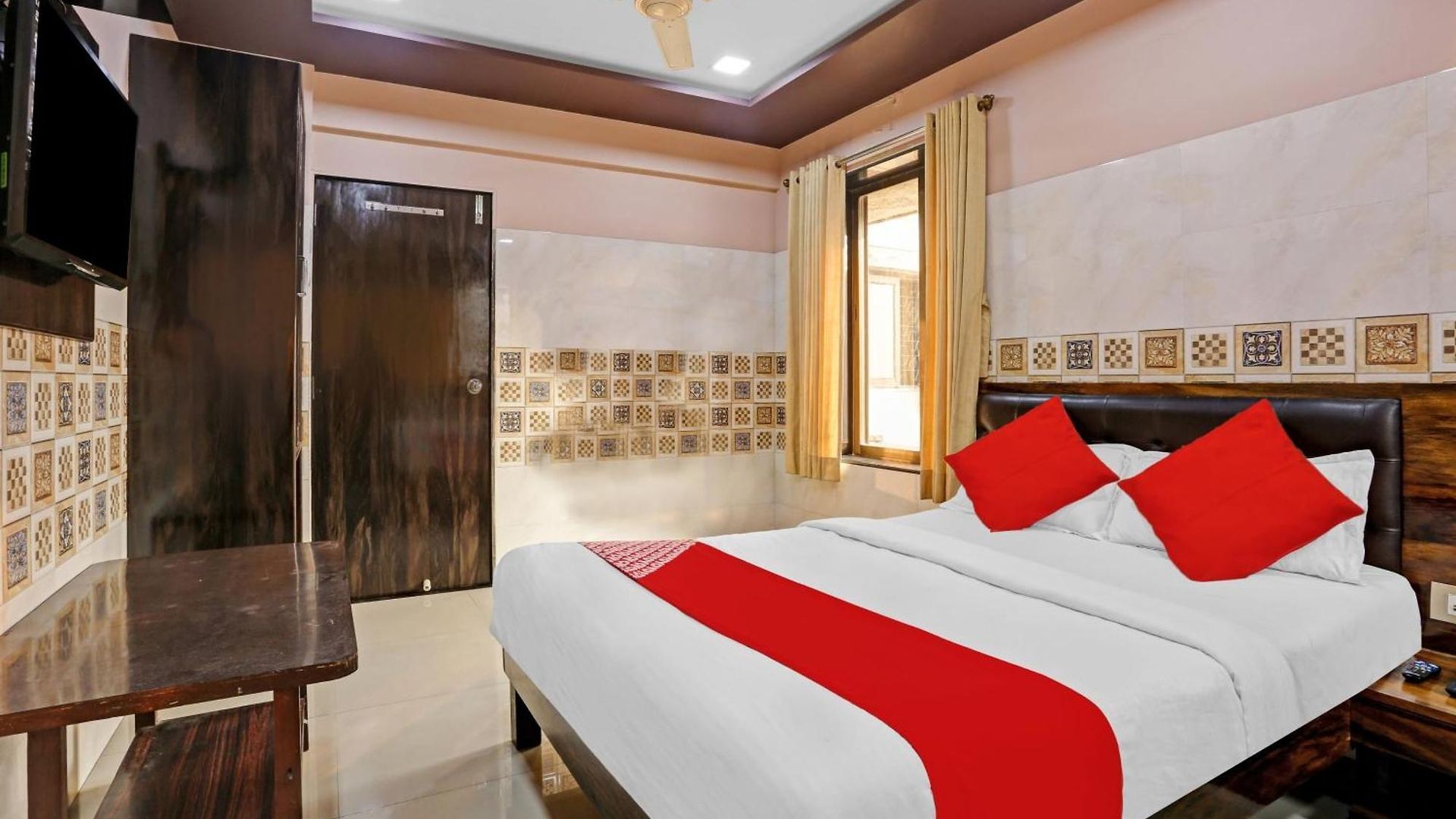 Hotel Oyo Flagship Pakeeza