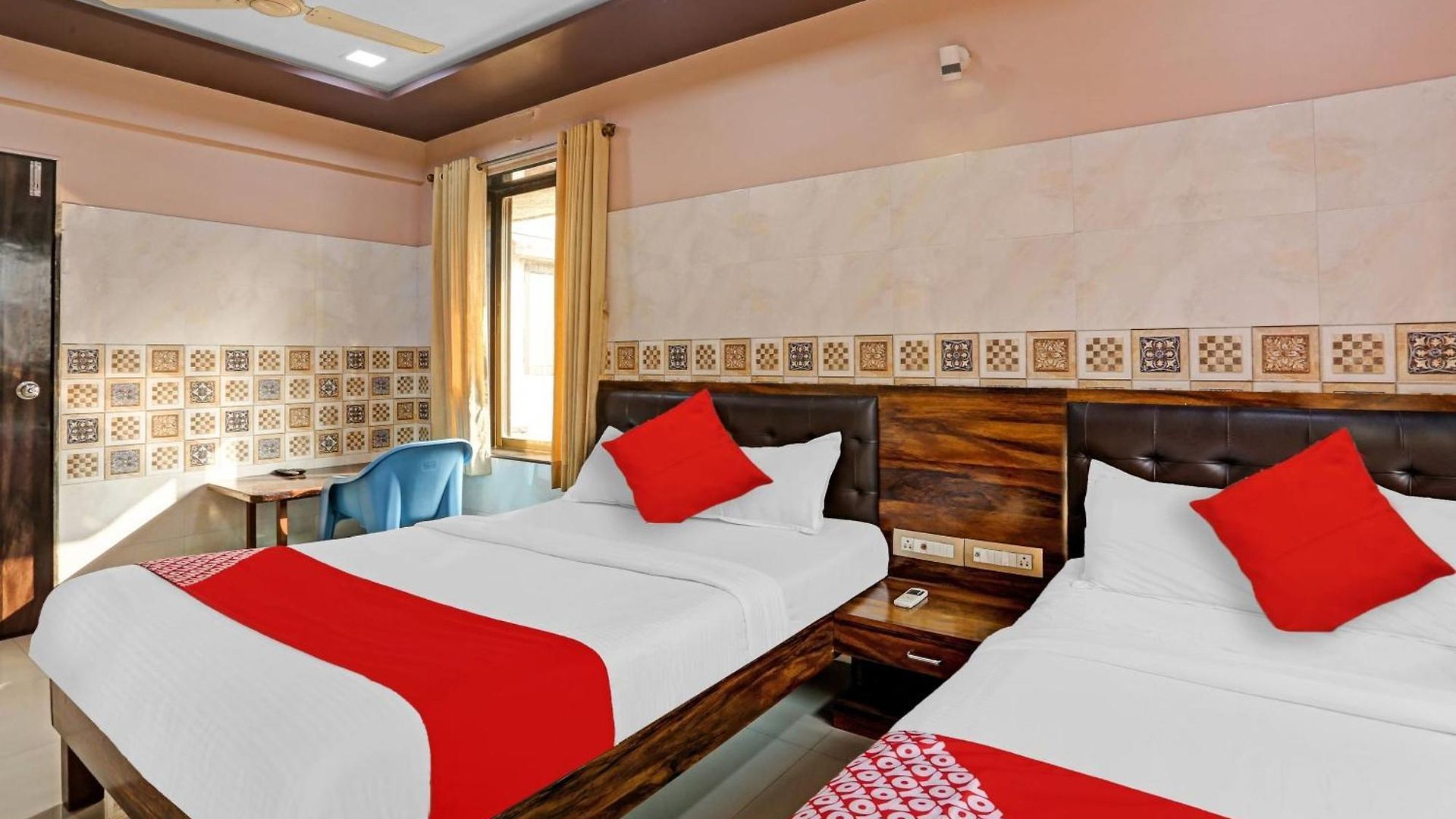 Oyo Flagship Pakeeza Hotel
