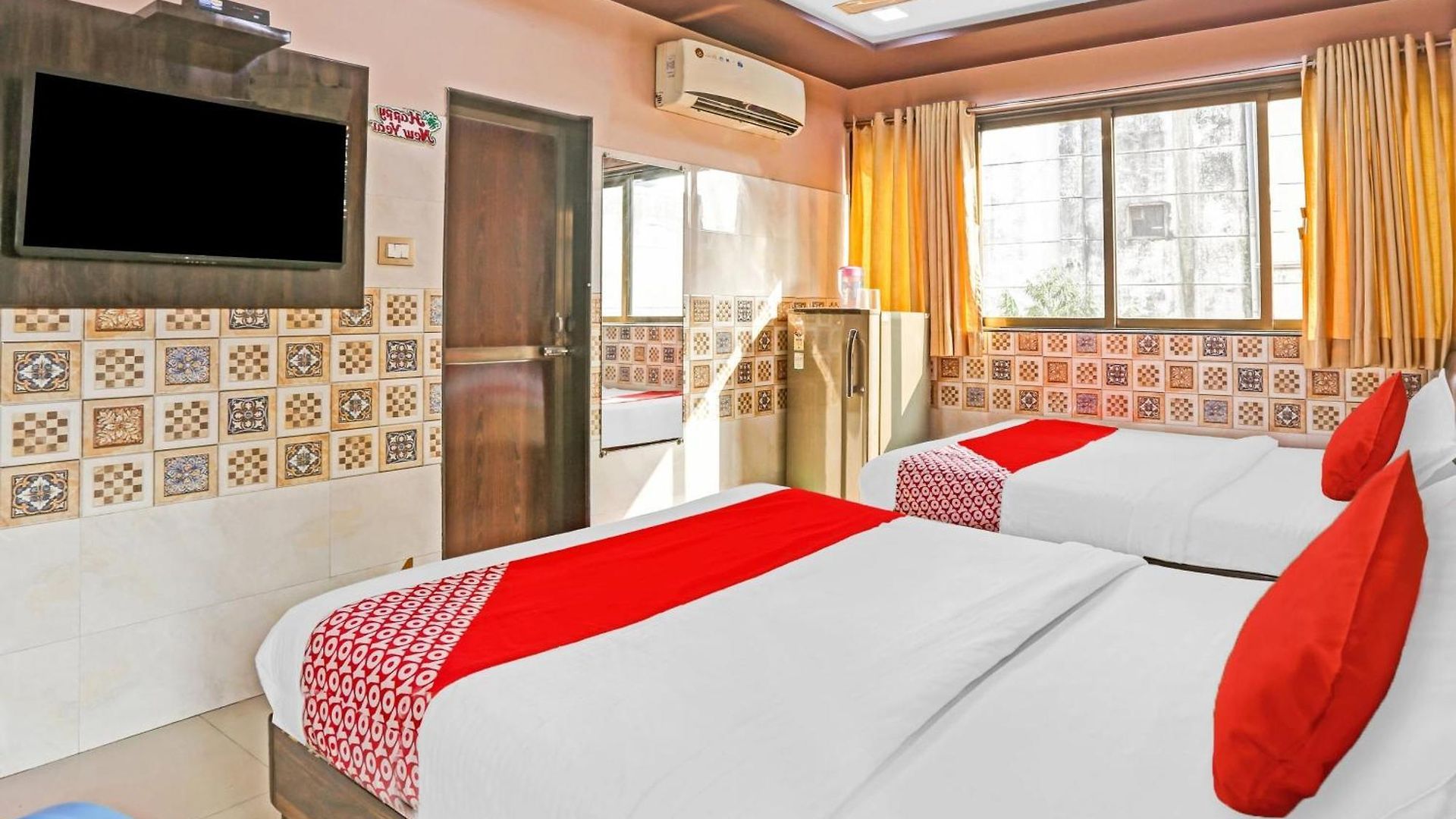 Oyo Flagship Pakeeza 4*