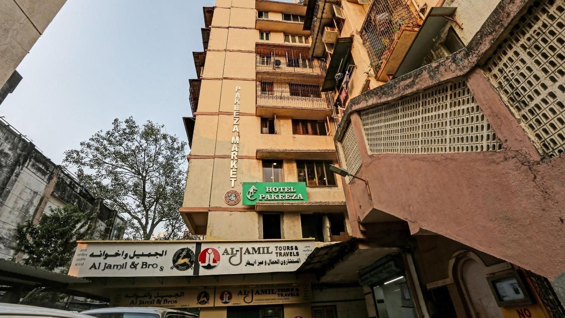 Hotel Oyo Flagship Pakeeza Mumbai